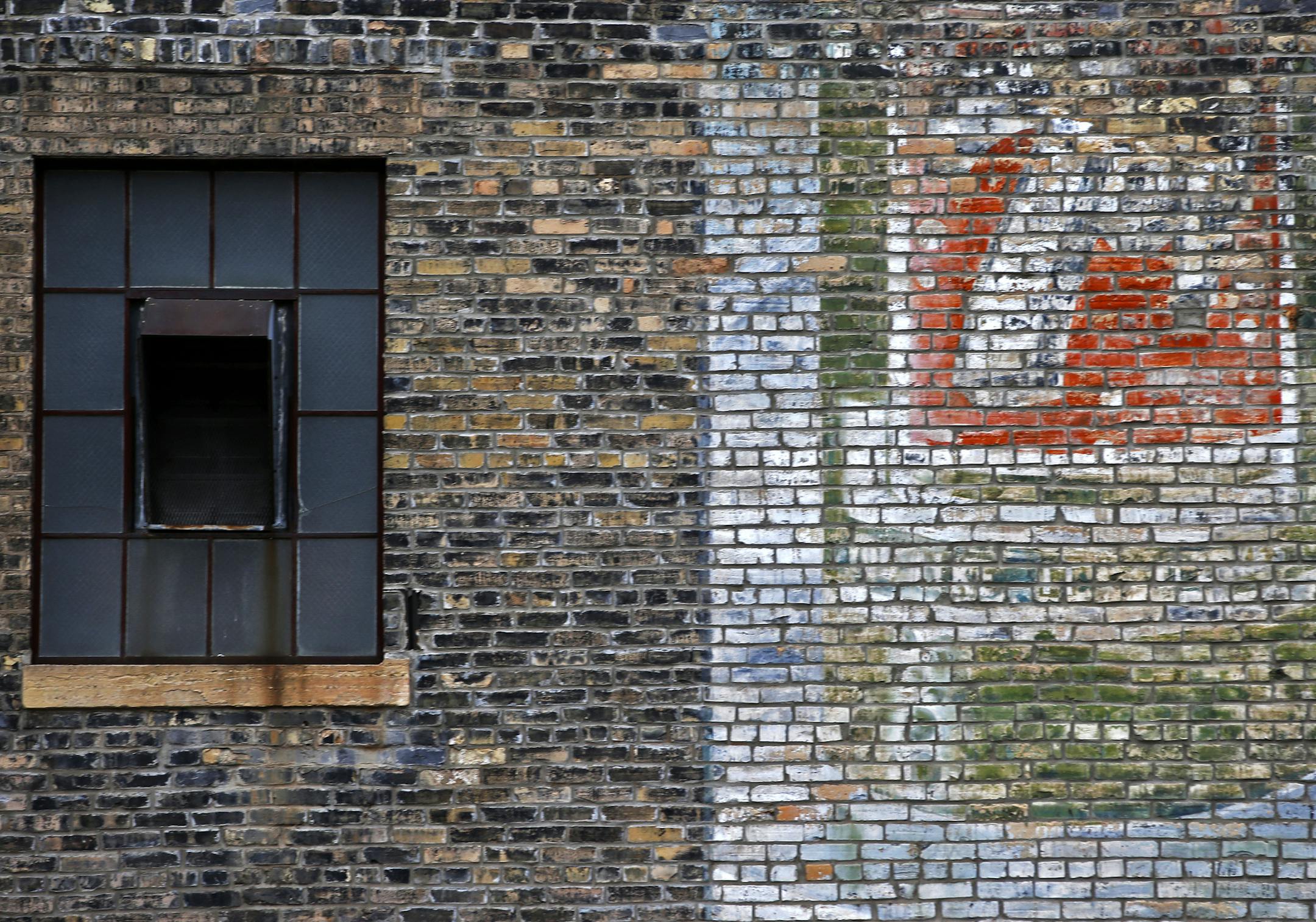 Palimpset soda ad can be seen downtown. ORG XMIT: MIN1603300952318812