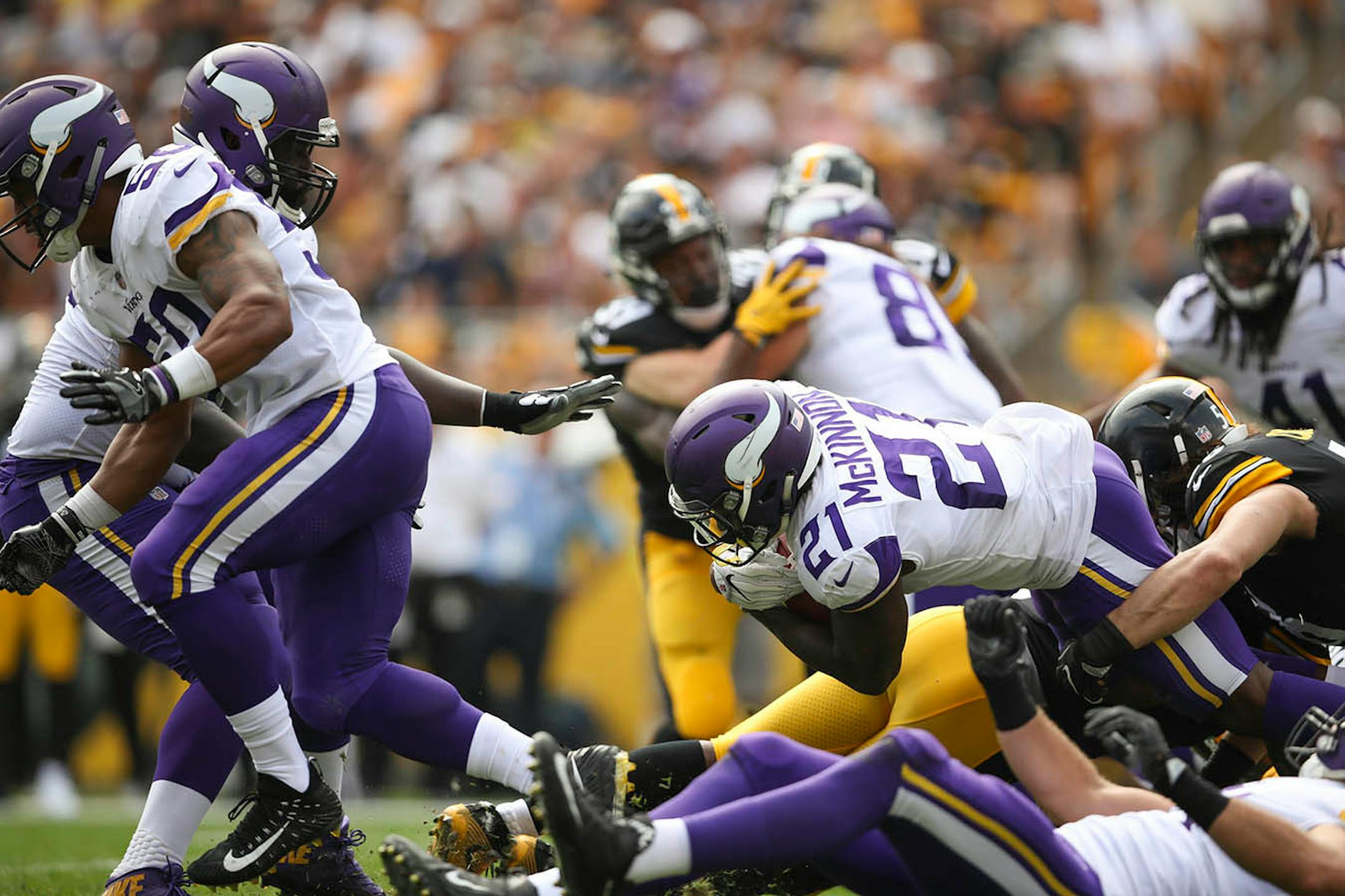 Minnesota Vikings running back Jerick McKinnon (21) returned a Pittsburgh kickoff 25 yards before being stopped by Pittsburgh Steelers outside linebacker Anthony Chickillo (56).