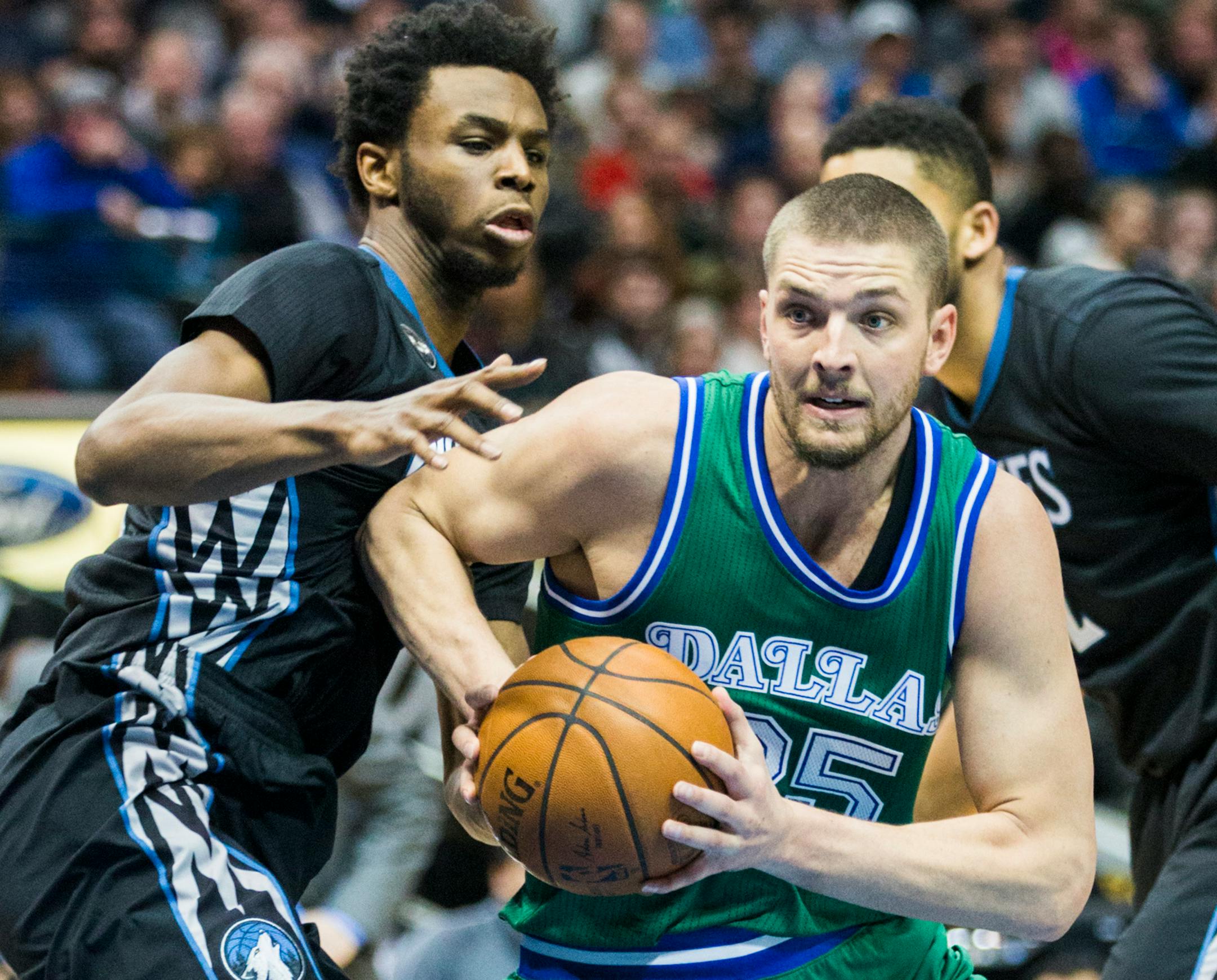 The Dallas Mavericks' Chandler Parsons (25) gets away from the Minnesota Timberwolves' Andrew Wiggins (22) during the second quarter on Wednesday, Jan. 20, 2016, at the American Airlines Center in Dallas. (Ashley Landis/Dallas Morning News/TNS) ORG XMIT: 1179671