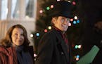 Elizabeth Perkins and Denis Leary in the holiday-themed comedy"The Moody." Cr: Jonathan Wenk/FOX.