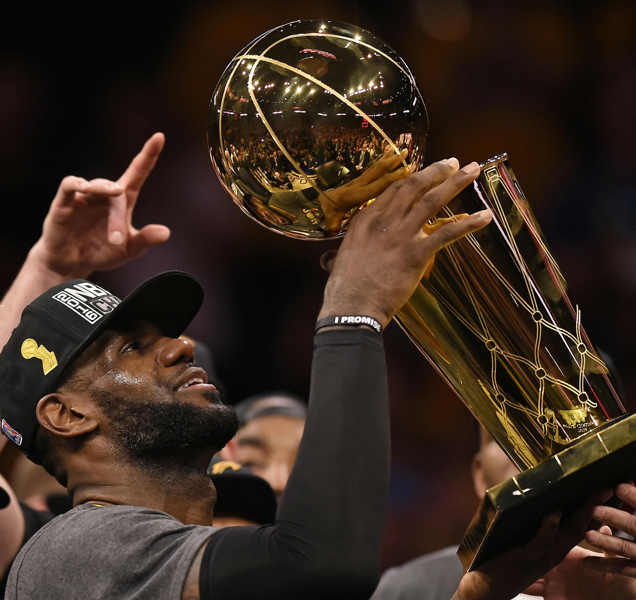 Cleveland Cavaliers' LeBron James (23) holds up the Larry O'Brien Trophy after defeating the Golden State Warriors in Game 7 of the NBA Finals on Sunday, June 19, 2016, at Oracle Arena in Oakland, Calif. (Jose Carlos Fajardo/Bay Area News Group/TNS) ORG XMIT: 1186301 ORG XMIT: MIN1606192348191857