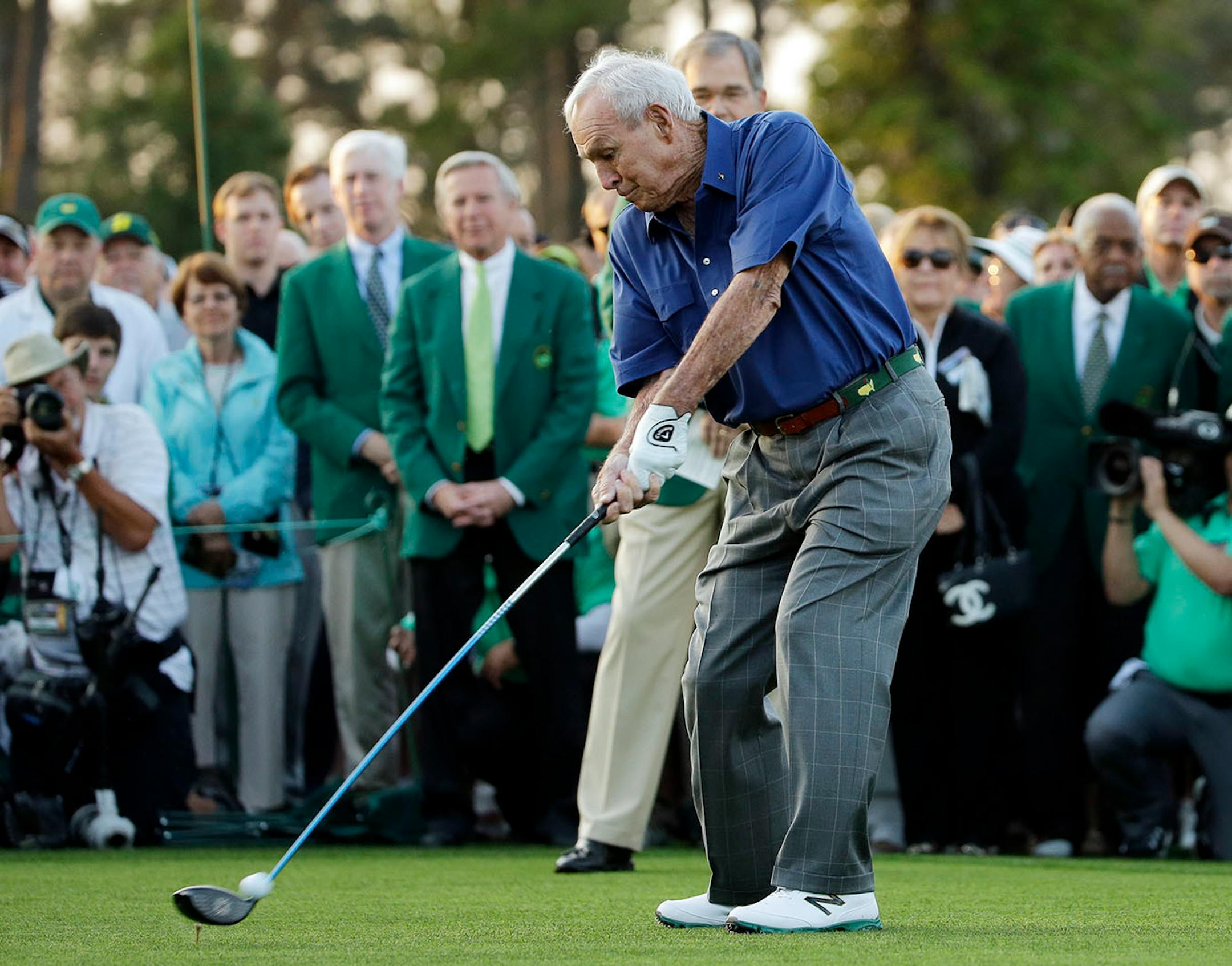 Arnold Palmer hits on the first tee for the honorary tee off before the first round of the Masters golf tournament Thursday, April 9, 2015, in Augusta, Ga. (AP Photo/Matt Slocum)