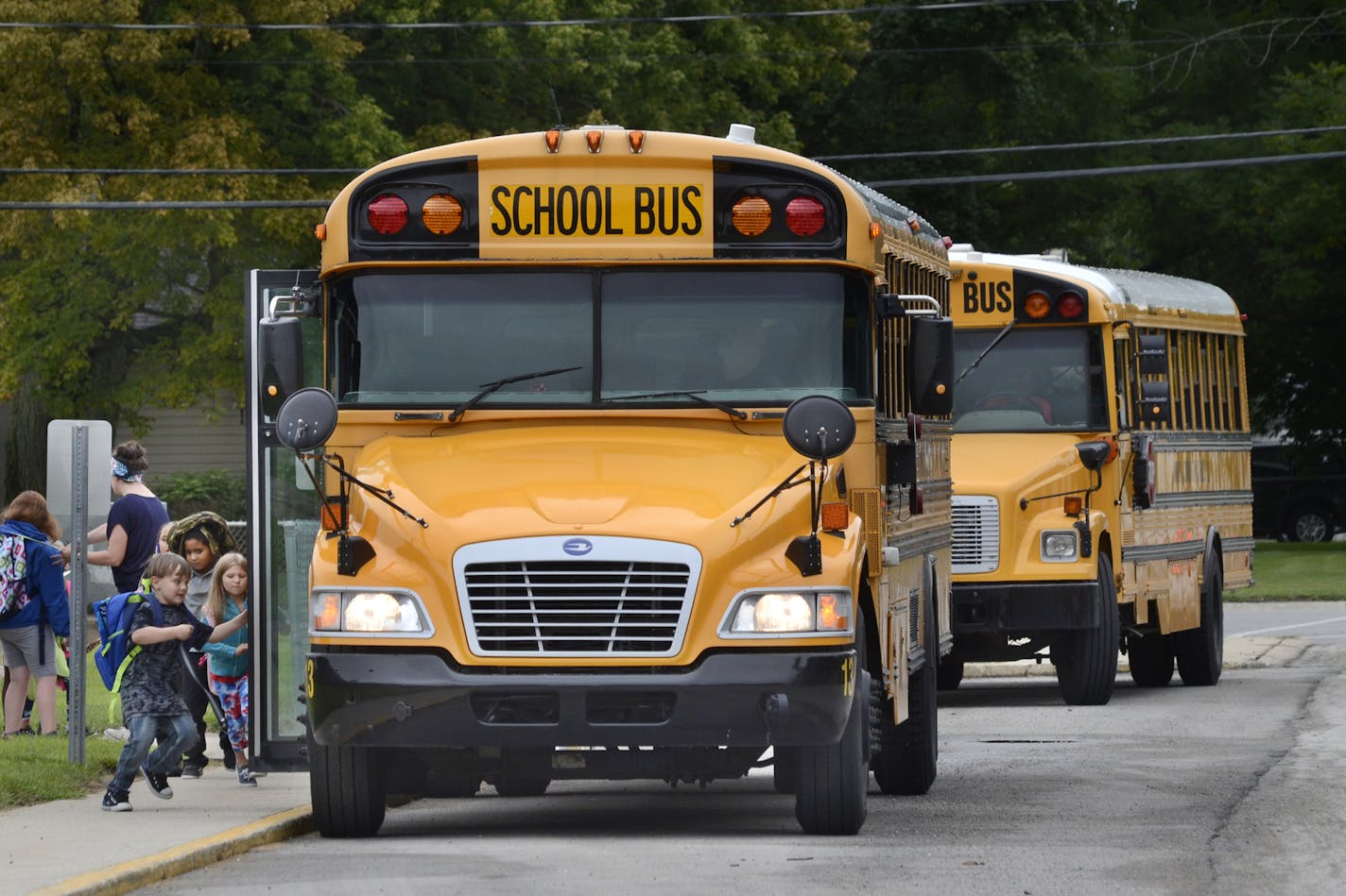 Students board buses at Frances Slocum Elementary School in Marion, Ind., after classes on Thursday, Aug. 16, 2018. Marion Community Schools is looking for more bus drivers. (Jeff Morehead/The Chronicle-Tribune via AP)