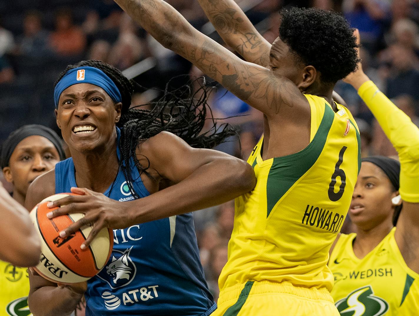 The Lynx Sylvia Fowles drove to the basket in the first half.