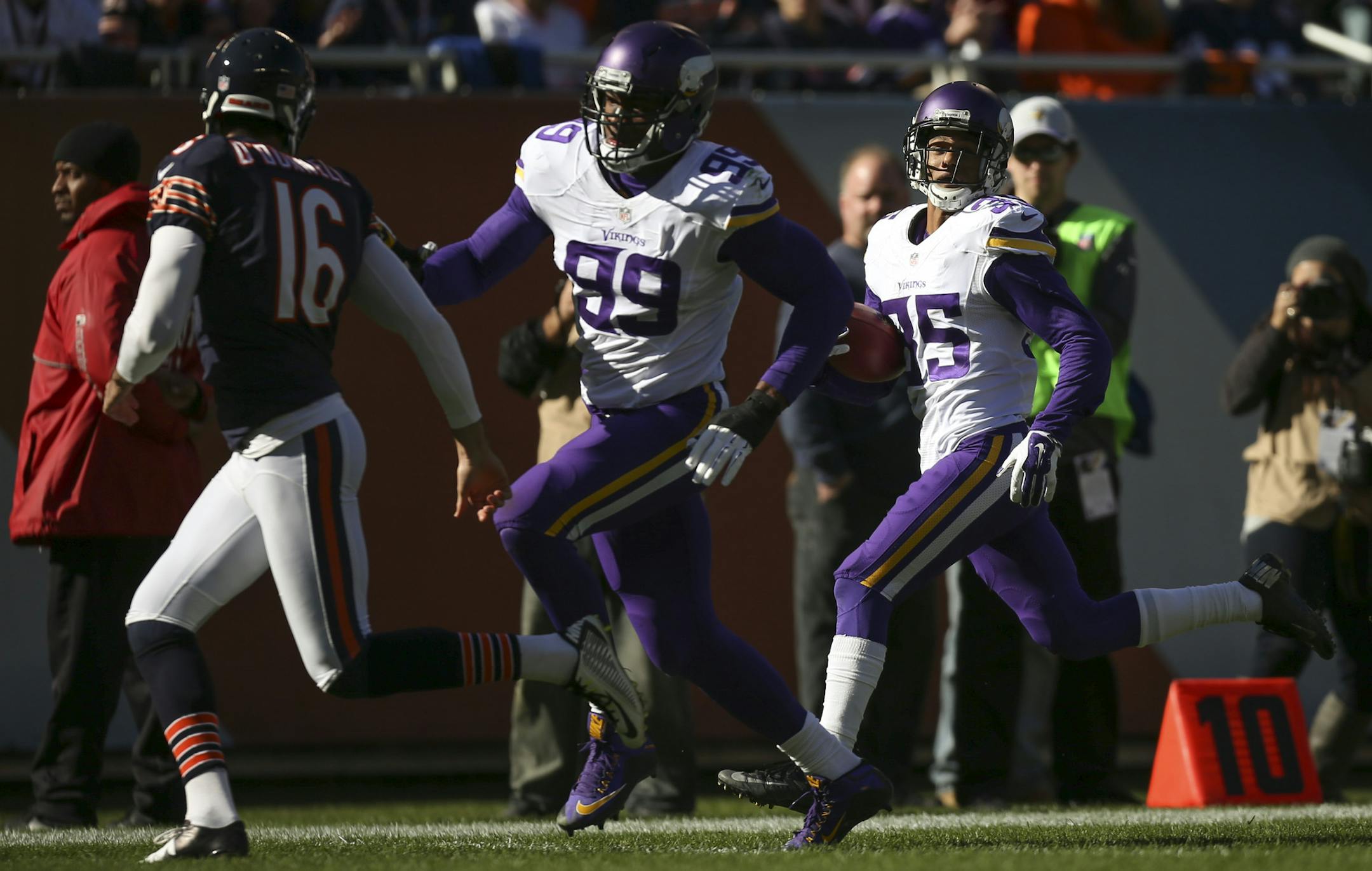 Vikings cornerback Marcus Sherels (35) returned a first quarter punt 65 yards for a touchdown Sunday afternoon. ] JEFF WHEELER &#xef; jeff.wheeler@startribune.com The Minnesota Vikings met the Chicago Bears in an NFL football game Sunday afternoon, November 1, 2015 at Soldier Field in Chicago.