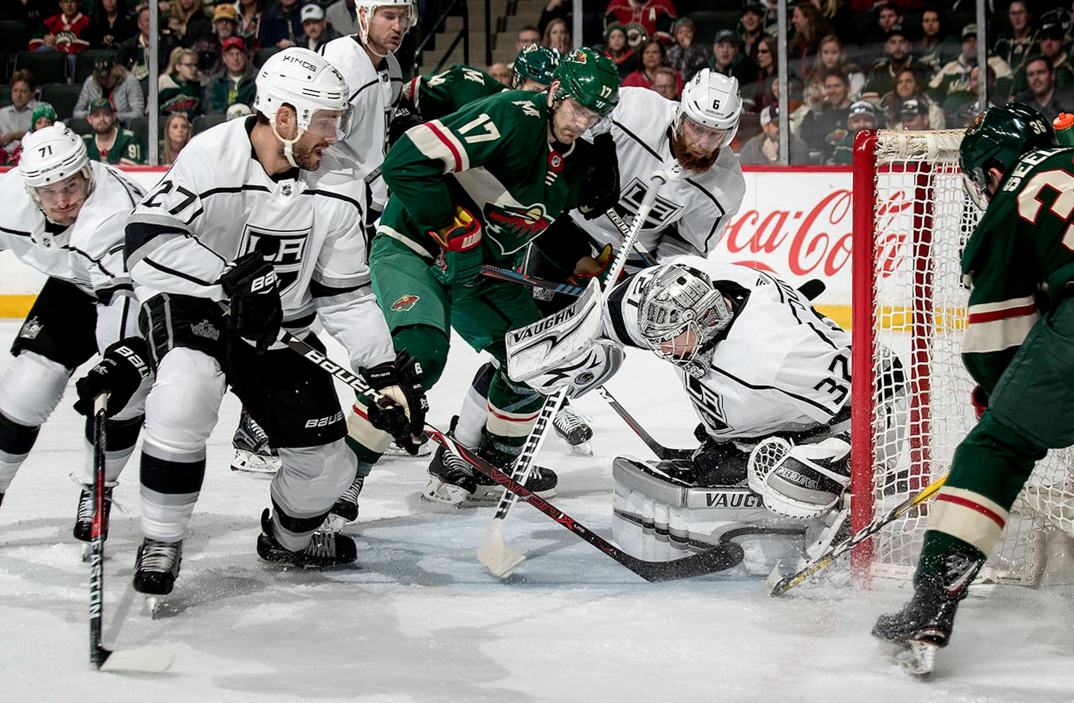 Kings goalie Jonathan Quick (32) blocked a shot in the first period.