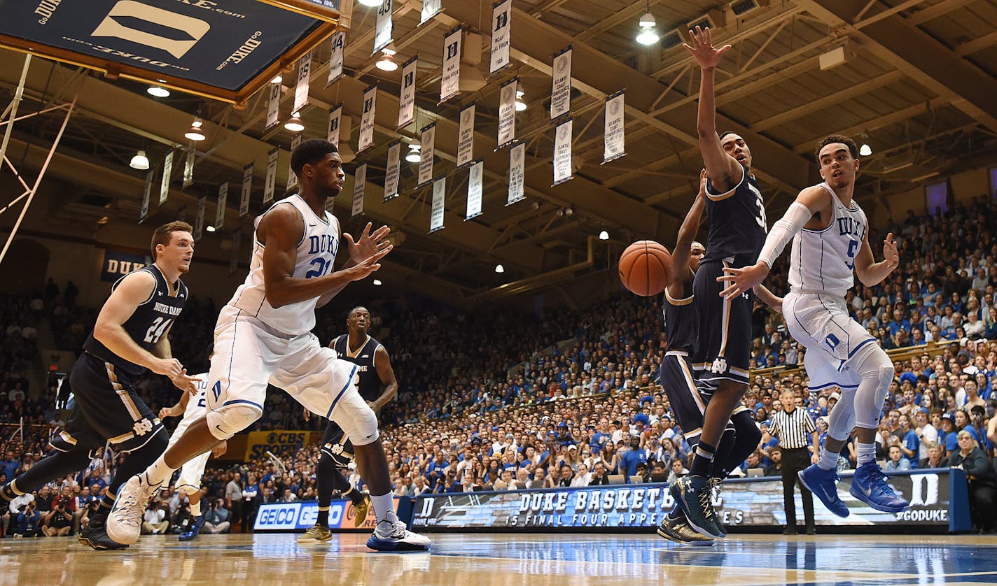 Duke's Tyus Jones (5) makes a behind-the-back pass to teammate Amile Jefferson (21) against Notre Dame in the first half at Cameron Indoor Stadium in Durham, N.C., on Saturday, Feb. 7, 2015. Duke won, 90-60. (Chuck Liddy/Raleigh News & Observer/TNS) ORG XMIT: 1163692 ORG XMIT: MIN1502072001030244