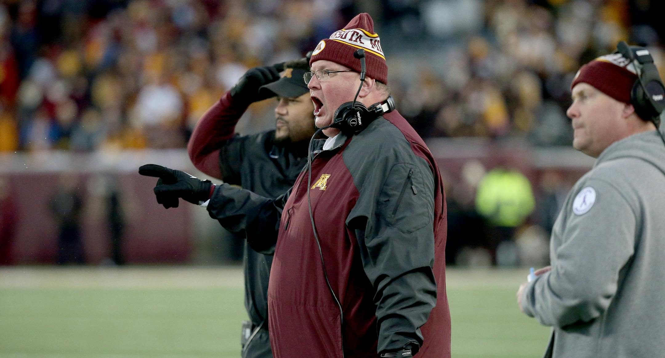 Minnesota's Tracy Claeys showed his frustration in the third quarter as Minnesota took on Wisconsin at TCF Bank Stadium, Saturday, November 28, 2015 in Minneapolis, MN. ] (ELIZABETH FLORES/STAR TRIBUNE) ELIZABETH FLORES &#x2022; eflores@startribune.com