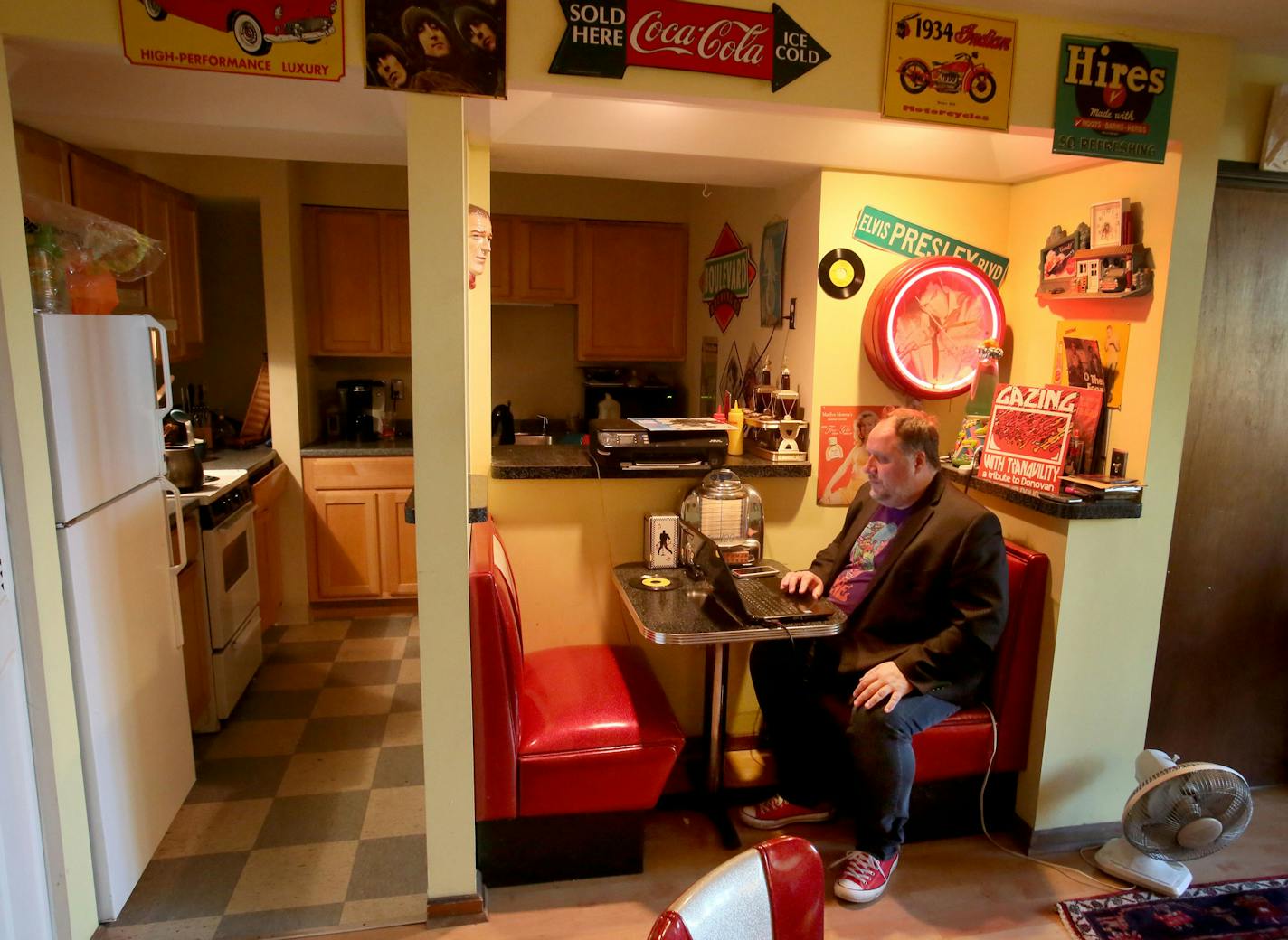 Rock the Cause Records founder Scott Herold was photographed at his home office Tuesday, Oct. 13, 2015, in Minneapolis, MN.](DAVID JOLES/STARTRIBUNE)djoles@startribune.com What do late Twin Cities singer and teen YouTube star Zach Sobiech, British rock pioneer Donovan of Mellow Yellow fame and modern indie-rockers such as the Flaming Lips and Lissie have in common? A Minneapolis-based label that is turning into one of the most prominent nonprofit record companies in the music industry. Started i