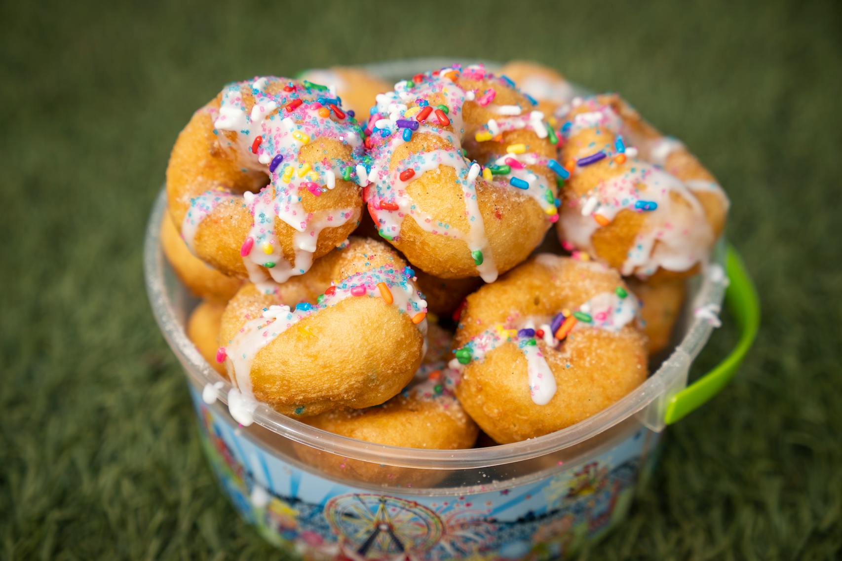 Birthday Cake Mini Donuts from Mini Donuts & Cheese Curds. The new foods of the 2023 Minnesota State Fair photographed on the first day of the fair in Falcon Heights, Minn. on Tuesday, Aug. 8, 2023. ] LEILA NAVIDI • leila.navidi@startribune.com
