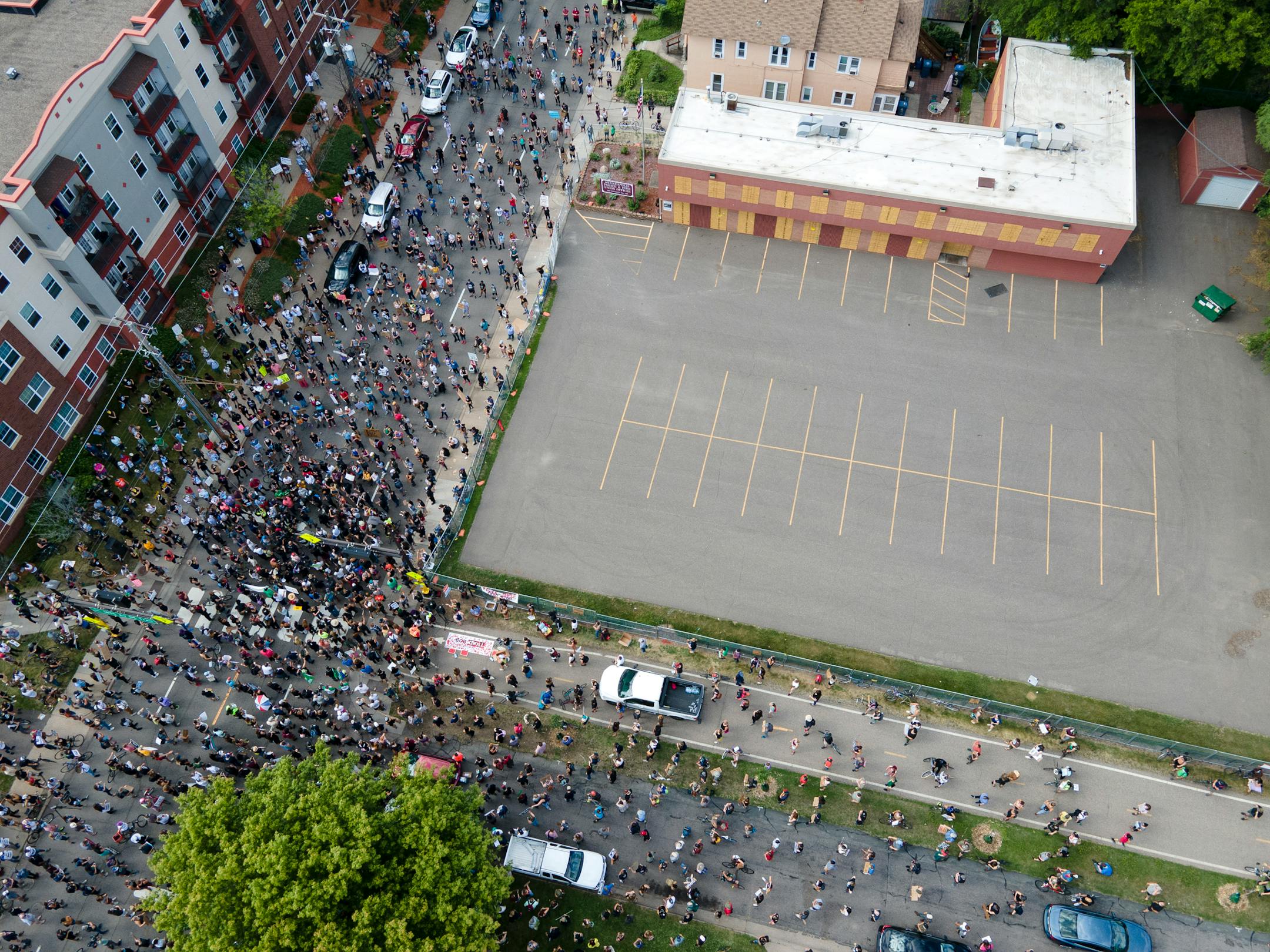 Hundreds gathered outside the Minneapolis Police Union headquarters to protest against its president, Bob Kroll. ]
aaron.lavinsky@startribune.com Protesters took part in a "Bob KKKroll Must Go!" rally against the Minneapolis Police Union and its president outside the union headquarters on Friday, June 12, 2020 in Minneapolis, Minn.