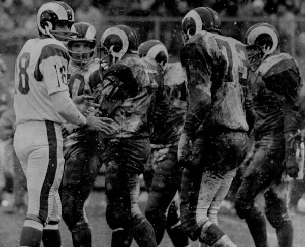 Roman Gabriel, at left, vs. the Vikings in December 1968 when he threw three touchdowns to lead Los Angeles to a 31-3 win.