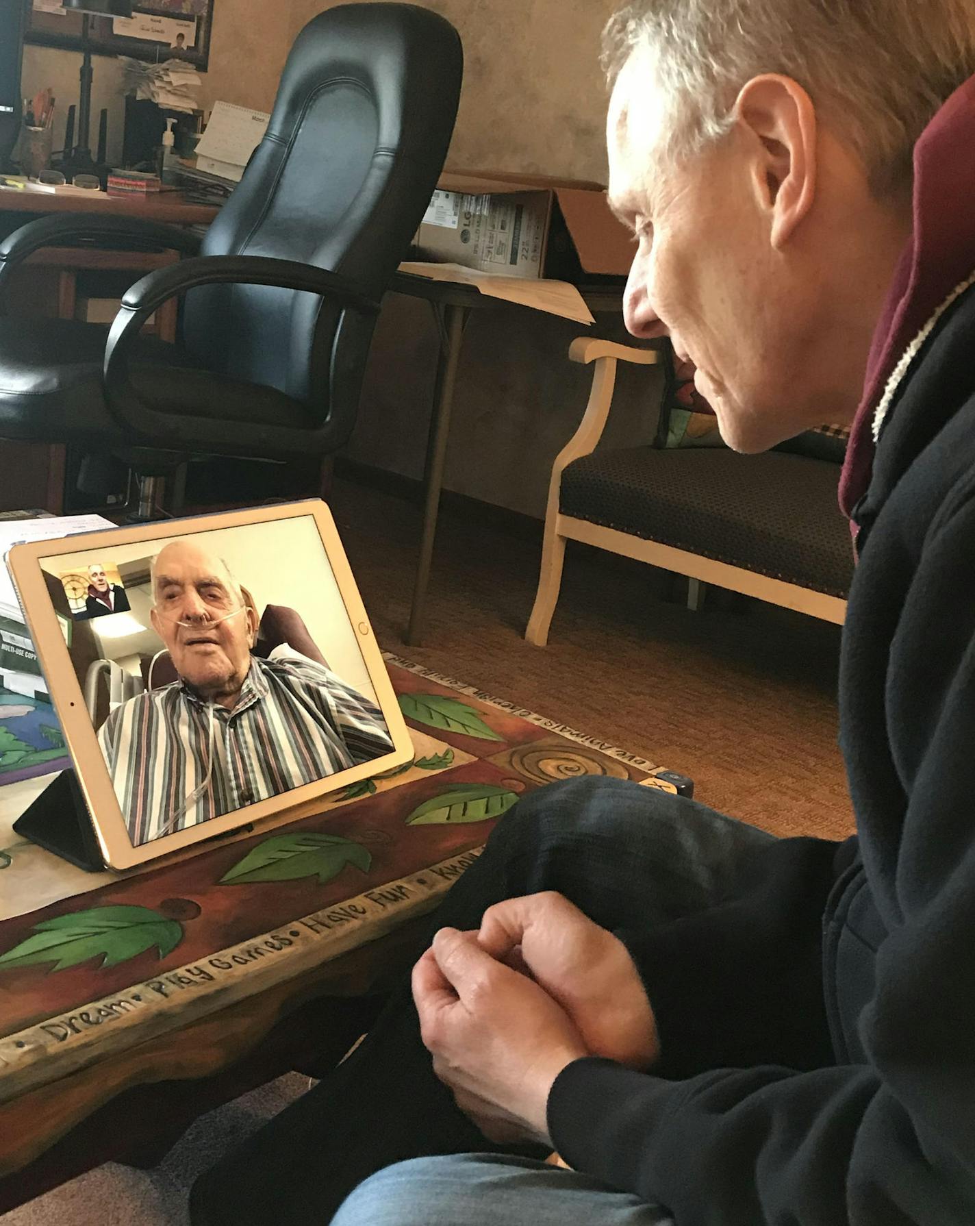 Steve Schmidt talked with father, Melvin, on a tablet.