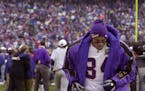 Randy Moss leaves the field at Giant Stadium after the Vikings were beaten by the New York Giants 41-0.