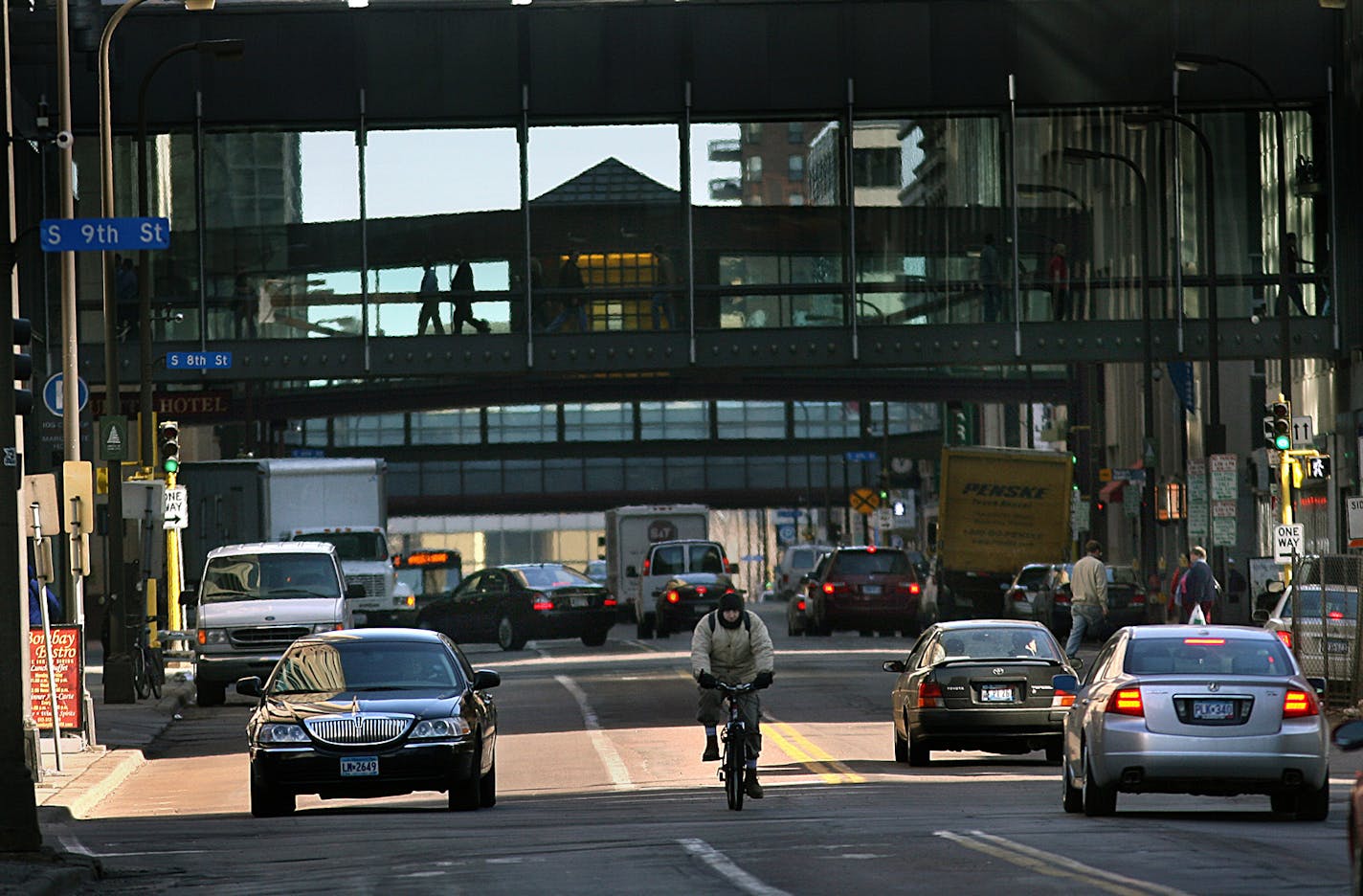 JIM GEHRZ &#xd4; jgehrz@startribune.com Minneapolis/March 20, 2008/10:30AM] City planners in Minneapolis will eliminate bicycle lanes along 2nd Avenue South and Marquette Avenue in downtown and allow bicycling on Nicollet Mall. Biking on the Mall is currently banned during daylight hours. ORG XMIT: MIN2017030913085540