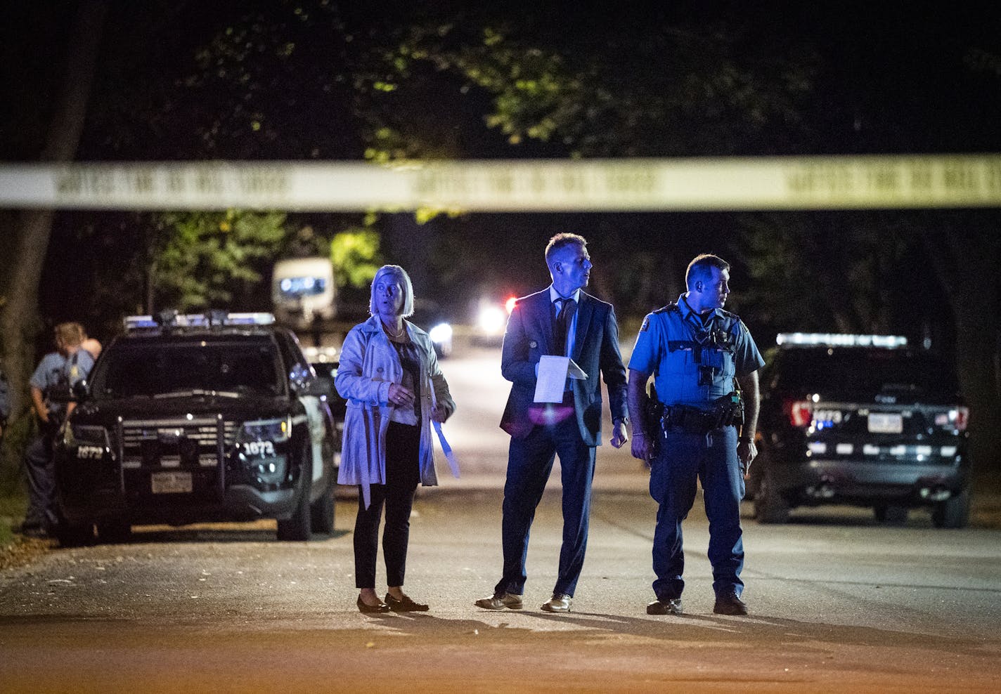 St. Paul officers and investigators responded to the intersection of Mendota Street and Fremont Avenue E. where a man was shot and killed earlier in the evening. ] LEILA NAVIDI &#x2022; leila.navidi@startribune.com BACKGROUND INFORMATION: St. Paul officers responded to the intersection of Mendota Street and Fremont Avenue E. where a man was shot and died from a gunshot wound to the chest St. Paul on Tuesday, September 24, 2019.