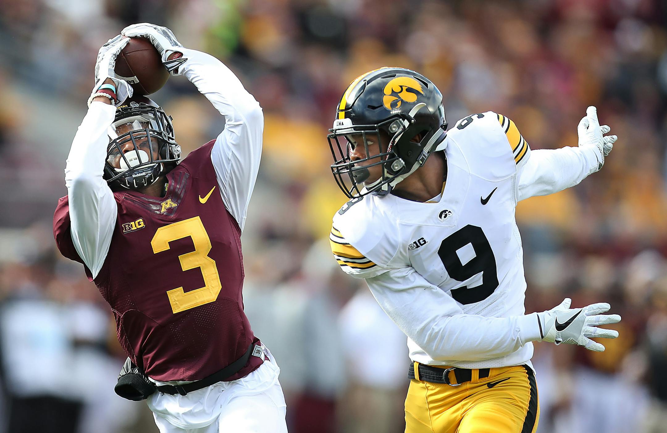 Minnesota's defensive back KiAnte Hardin intercepted a pass intended for Iowa's wide receiver Jerminic Smith in the first quarter as Minnesota took on the Iowa Hawkeyes at TCF Bank Stadium, Saturday, October 8, 2016 in Minneapolis, MN.