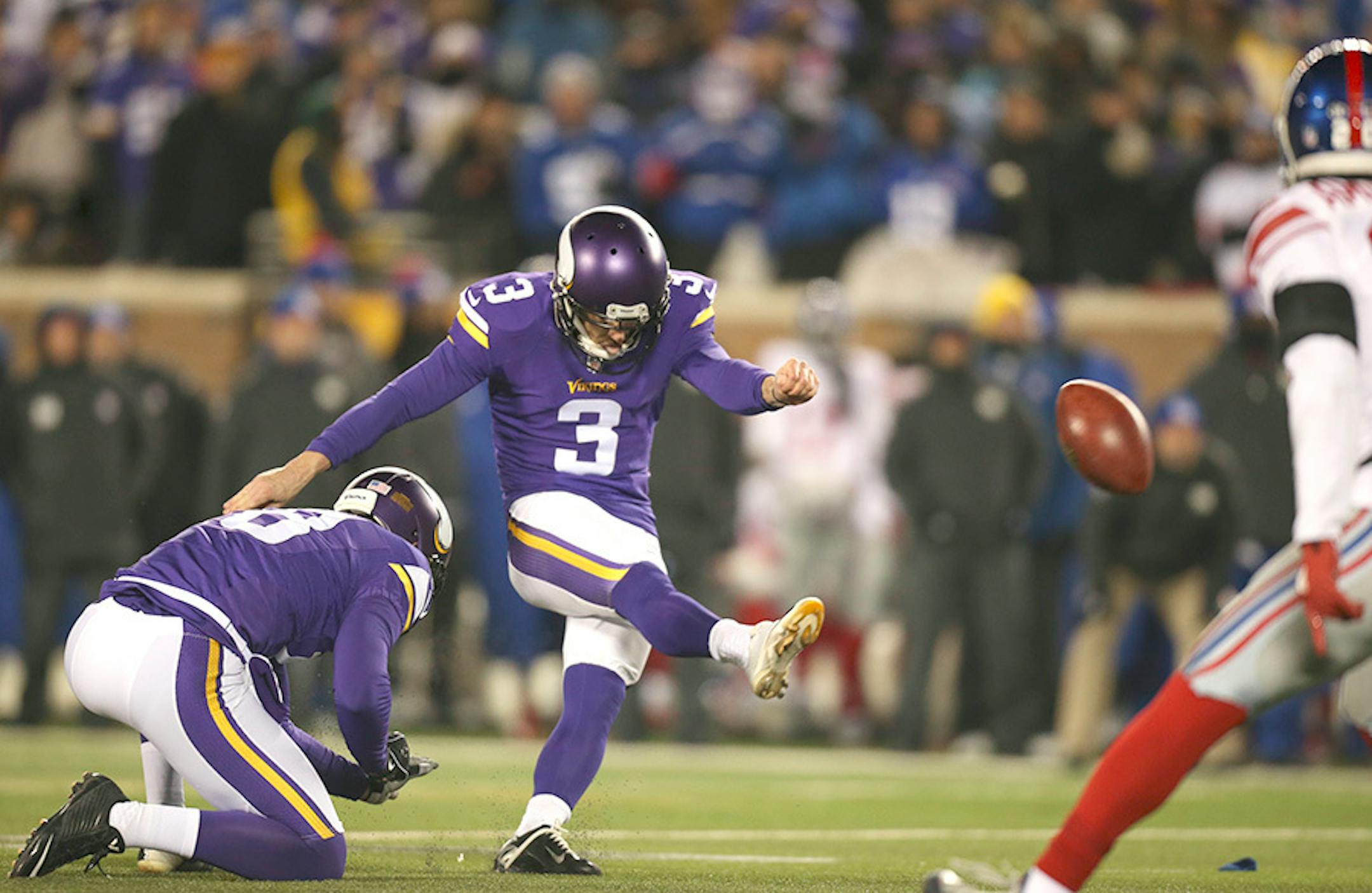 Vikings kicker Blair Walsh (3) hit a 52 yard field goal in the second quarter Sunday night.