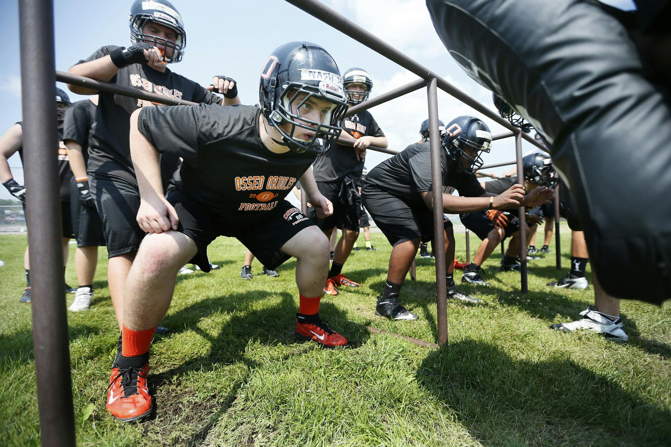 Nash Jensen worked on offensive line drills during the first day of Osseo High school football practice .Monday Aug 12 ,2013 in Osseo, MN. ] JERRY HOLT ‚Ä¢ jerry.holt@startribune.com