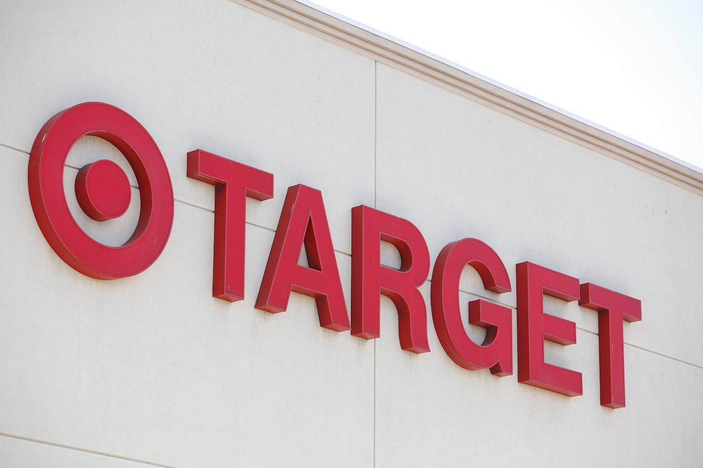 Exterior signage of the Target Corp. store in Torrance, California, U.S., on Tuesday, August 20, 2013. Target is expected to announce quarterly earnings results on Aug. 21, 2013. Photographer: Patrick T. Fallon/Bloomberg