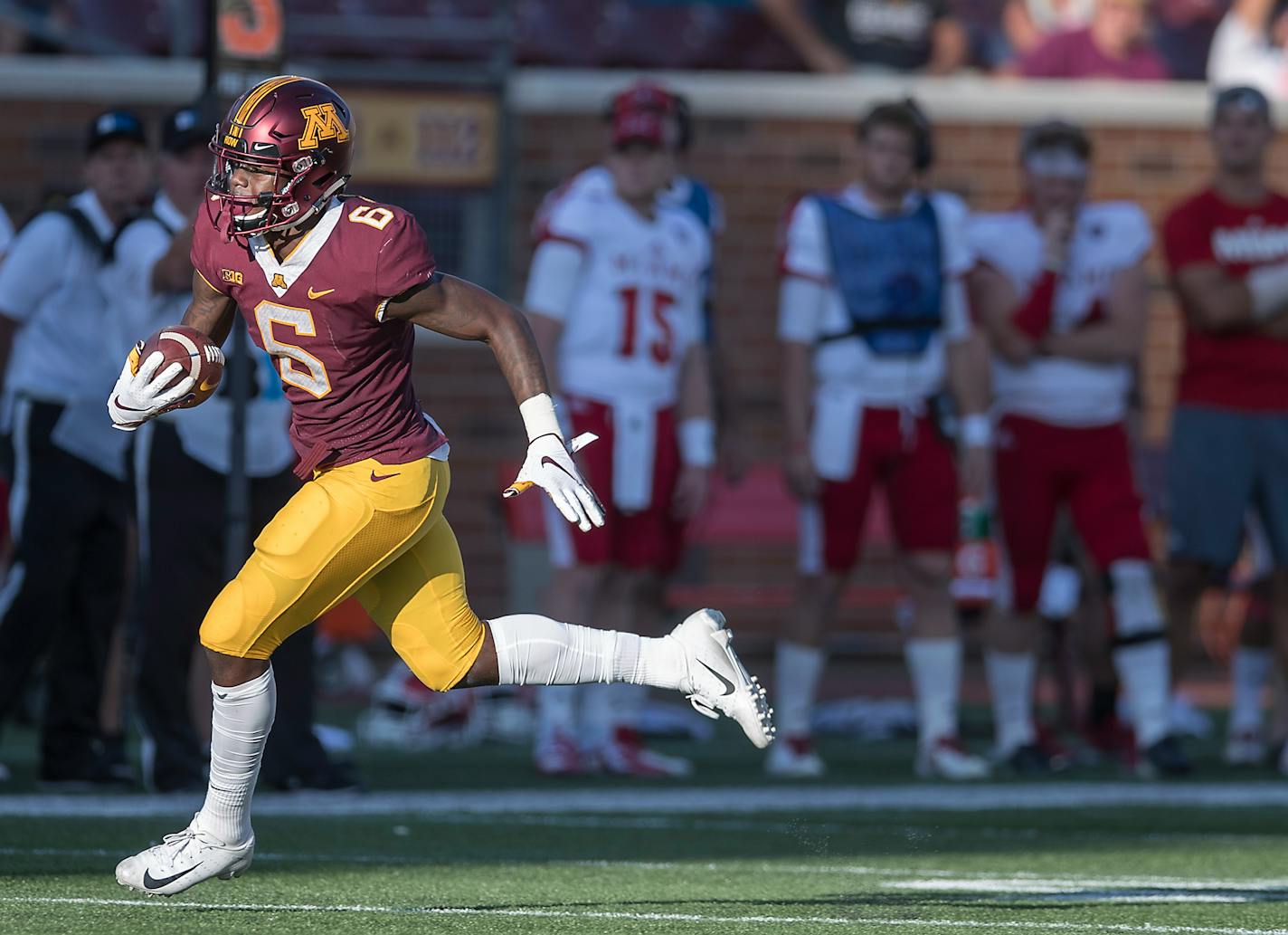 Minnesota's wide receiver Tyler Johnson ran with the ball for a first down during the fourth quarter as Minnesota took on Miami (Ohio), Saturday, September 15, 2018 in Minneapolis, MN. ] ELIZABETH FLORES • liz.flores@startribune.com ORG XMIT: MIN1809151837504516