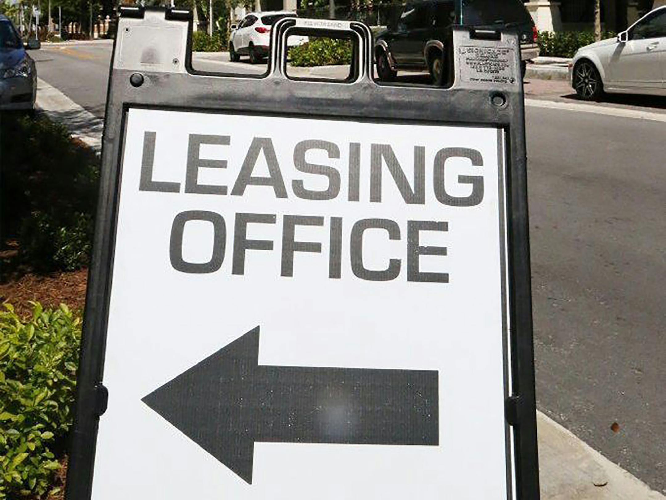 A leasing sign in front of an apartment in Fort Lauderdale, Fla. (Carline Jean/South Florida Sun Sentinel/TNS) ORG XMIT: 27469164W