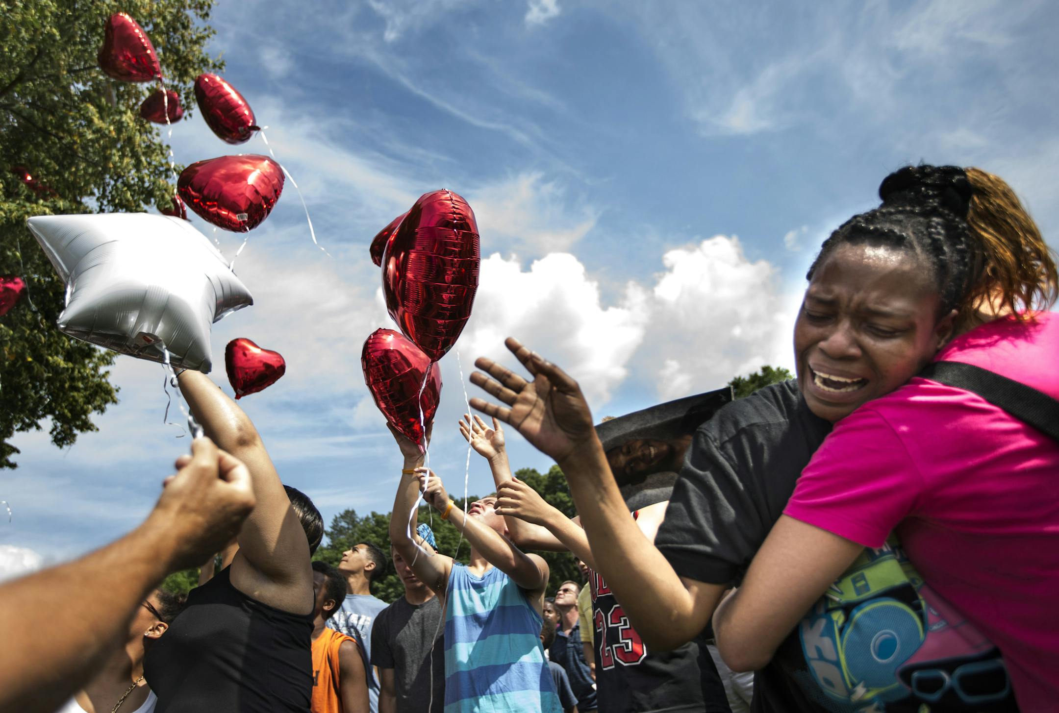 Kimberly Adama, Sha-kim's mother, wept as a group of family and friends released balloons in the air in his memory during a memorial on Thursday, August 7, 2014 at the East beach at Lake Nokomis where 15-year-old Sha-Kym Adams drowned yesterday while at the beach with his friends. ] RENEE JONES SCHNEIDER ‚Ä¢ reneejones@startribune.com ORG XMIT: MIN1408071650213845