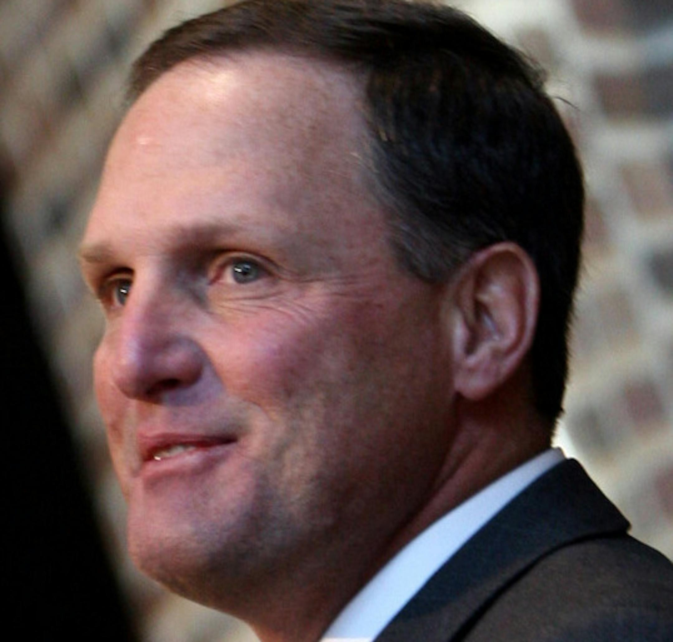 TOM SWEENEY • tsweeney@startribune.com Mpls, MN 1/17/2007 Tim Brewster is introduced to the media and fans as the new head coach of the gophers football team