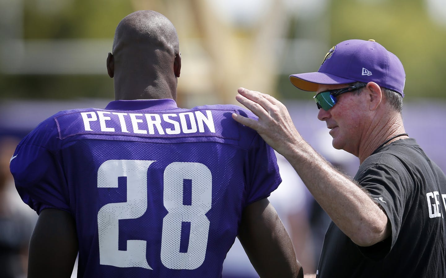 Minnesota Vikings head coach Mike Zimmer spoke with running back Adrian Peterson (28) during the afternoon practice on Tuesday.