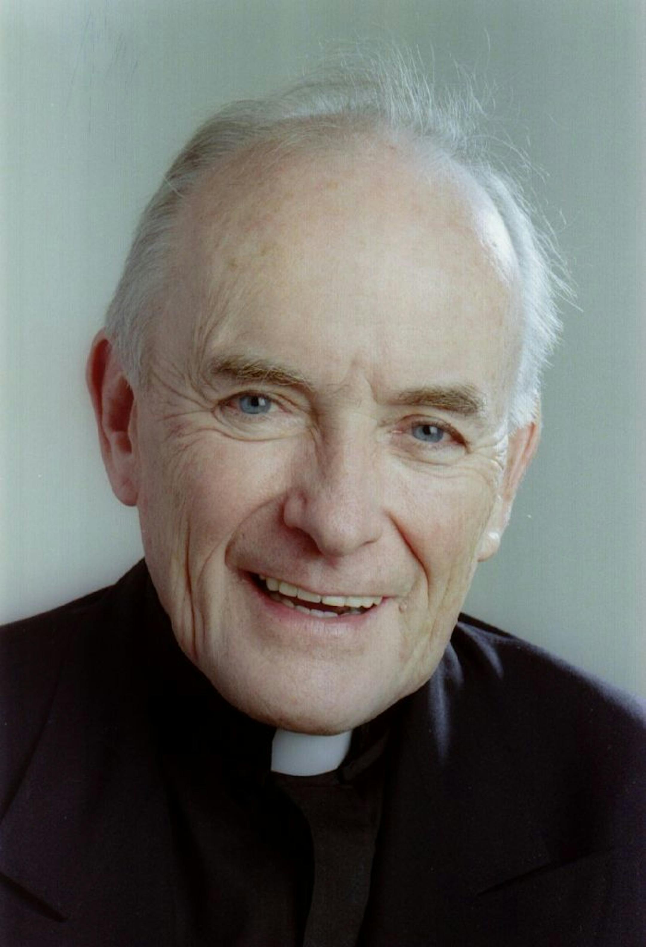 Andrew M. Greeley, a Roman Catholic priest, best-selling novelist and newspaper columnist, has died at age 85.