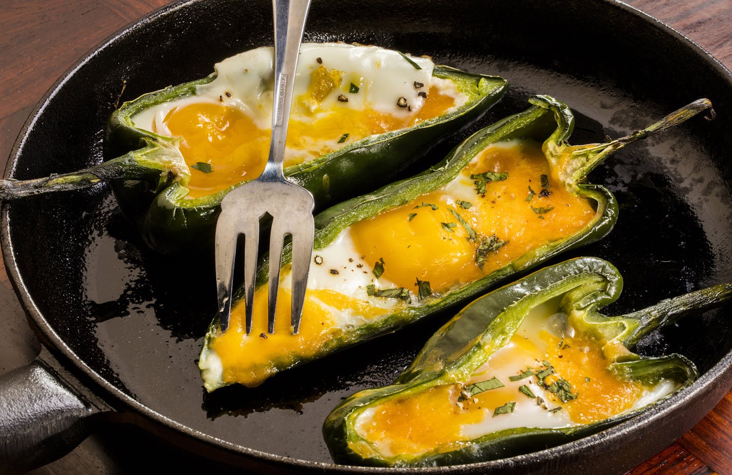 Eggs in pepper boats, from "Jacques Pepin Heart & Soul in the Kitchen," which will be released Oct. 6. (Zbigniew Bzdak/Chicago Tribune/TNS) ORG XMIT: 1173907