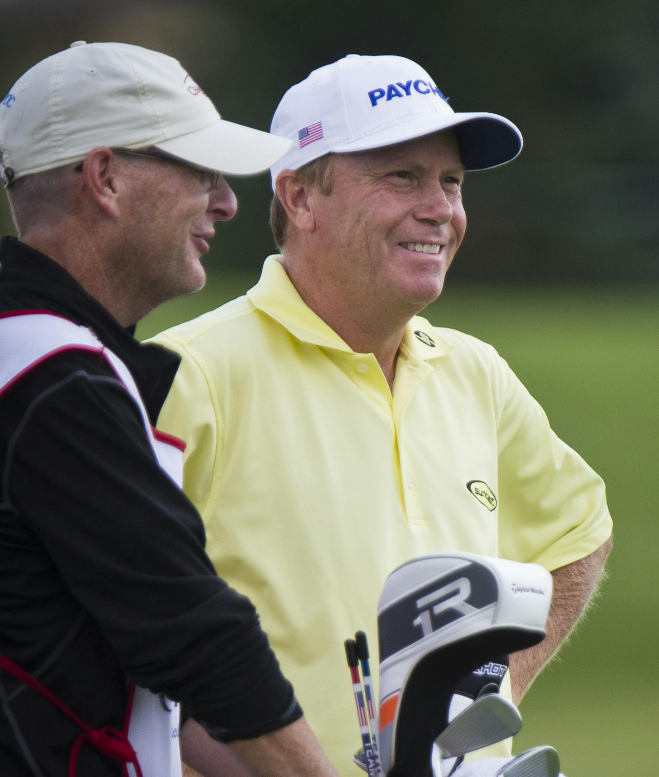 Jeff Sluman led the 3M Championship at 16 under par on the 18th hole Sunday, before Tom Pernice Jr. leapfrogged him with two late birdies.