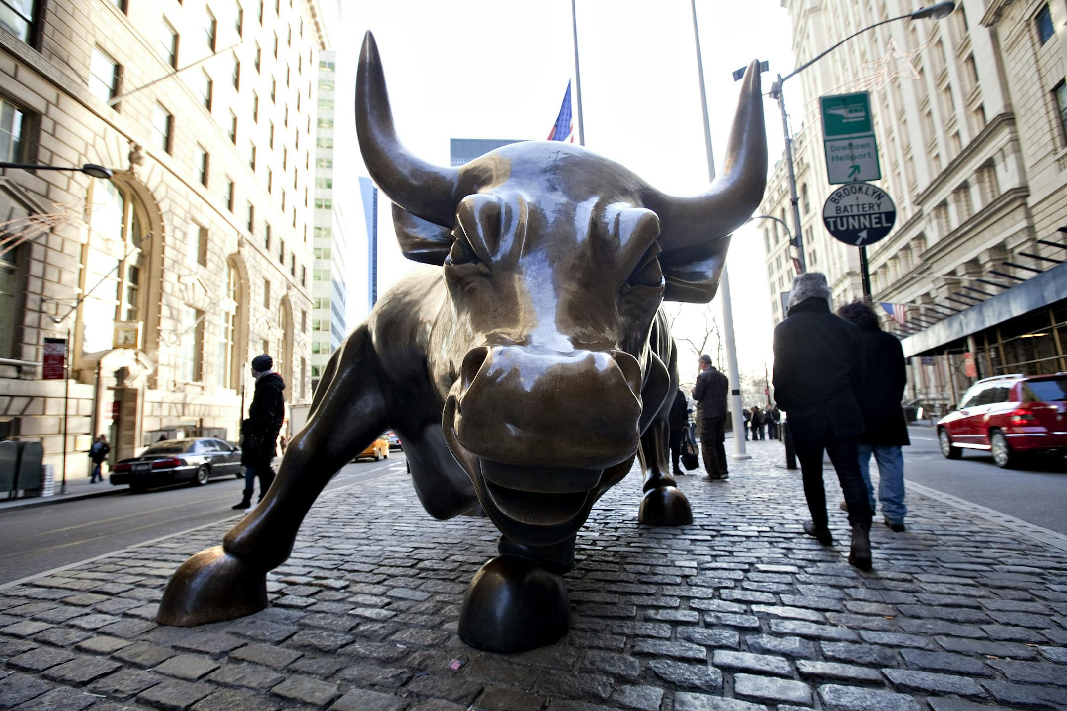 A bull statue stands in the Financial District near the New York Stock Exchange in New York, U.S., on Friday, Dec. 18, 2009. U.S. stocks rose, trimming a weekly loss for the Standard & Poor's 500 Index, after better-than-estimated profit at Oracle Corp. and Reseach In Motion Ltd. boosted technology companies. Photographer: Daniel Acker/Bloomberg ORG XMIT: 83467126
