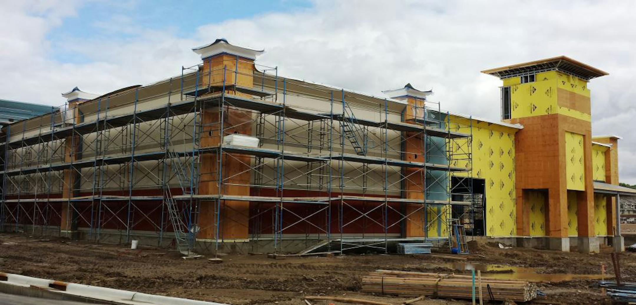 Slug: Paragon ID# 549563 Caption: Paragon Outlet mall is currently under construction in Eagan and is expected to open in August 2014. ORG XMIT: MIN1310021725350248