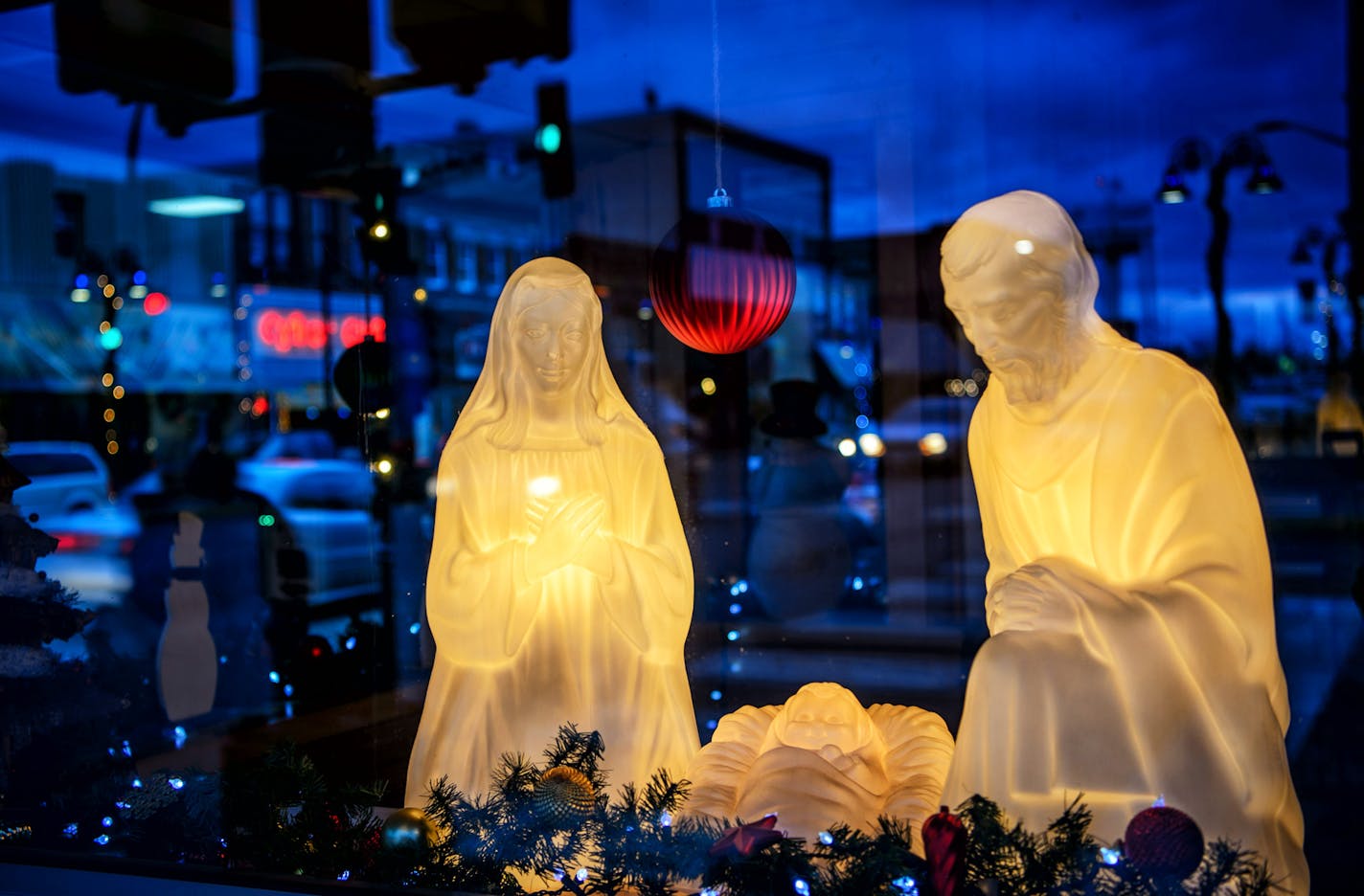 One of hundreds of nativity scenes that popped up in storefronts and yards in Wadena. This one in Boondocks Cafe on Jefferson St. ] GLEN STUBBE * gstubbe@startribune.com Thursday, December 10, 2015 When the Wadena city council was faced with a lawsuit, they decided instead to sell the city-owned nativity scene for $25 and move it to private property. Hundreds of others sprang up in storefronts and in yards all over town.