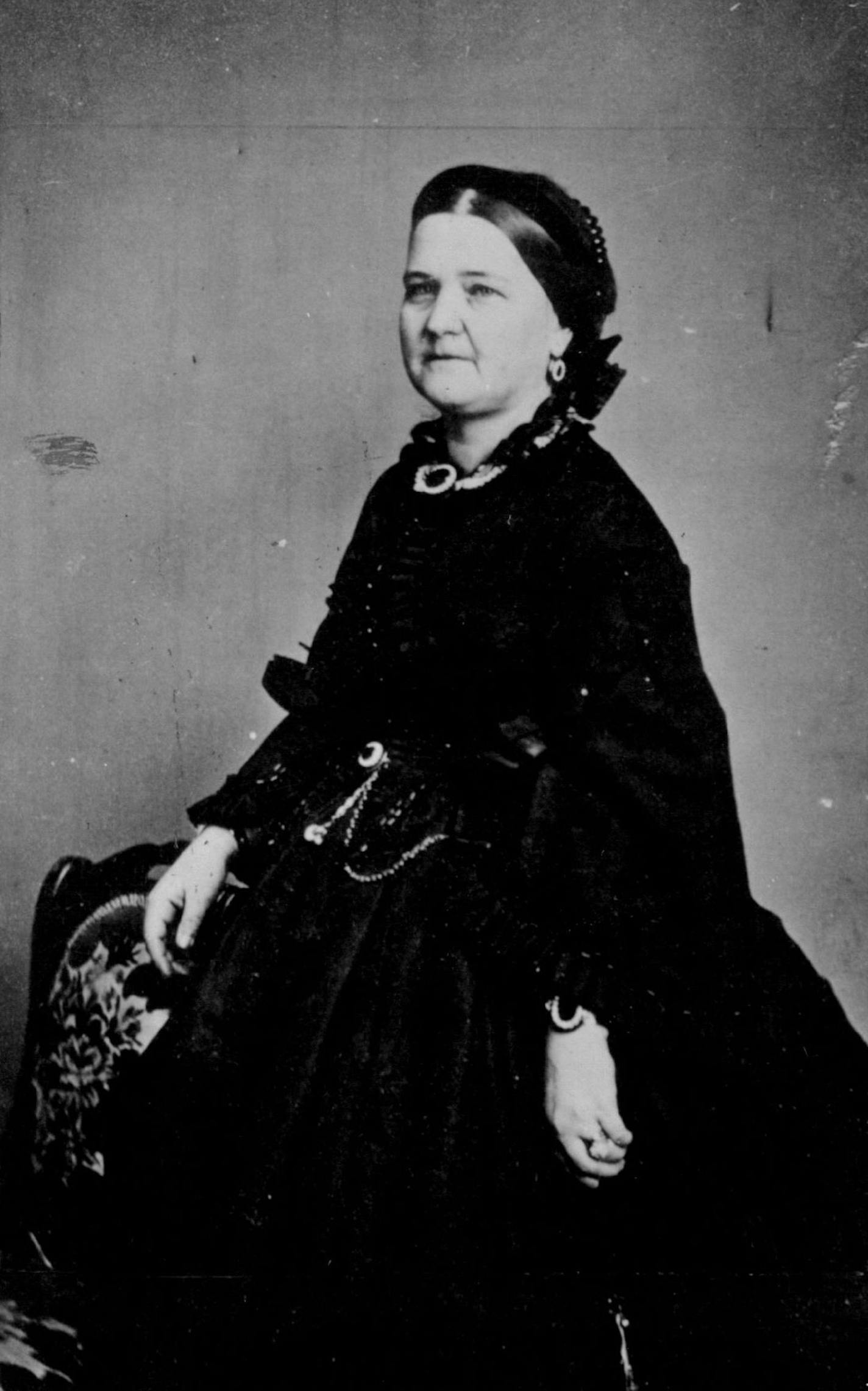 December 6, 1923 Mrs. President Lincoln. Mary Todd Lincoln never did like Billy Herndon. Billy Herndon never did like Mary Todd Lincoln. To Mrs. Lincoln it must have seemed that Herndon invented the Ann Rutledge story of Lincoln's first and greatest love in order to hurt the woman Lincoln's married. It doesn't really seem that way to us now. Ann Rutledge certainly existed and Lincoln may have loved her. But the letter Mrs. Lincoln wrote to Justice David Davis. May 27, 1952 Minneapolis Star Tribu