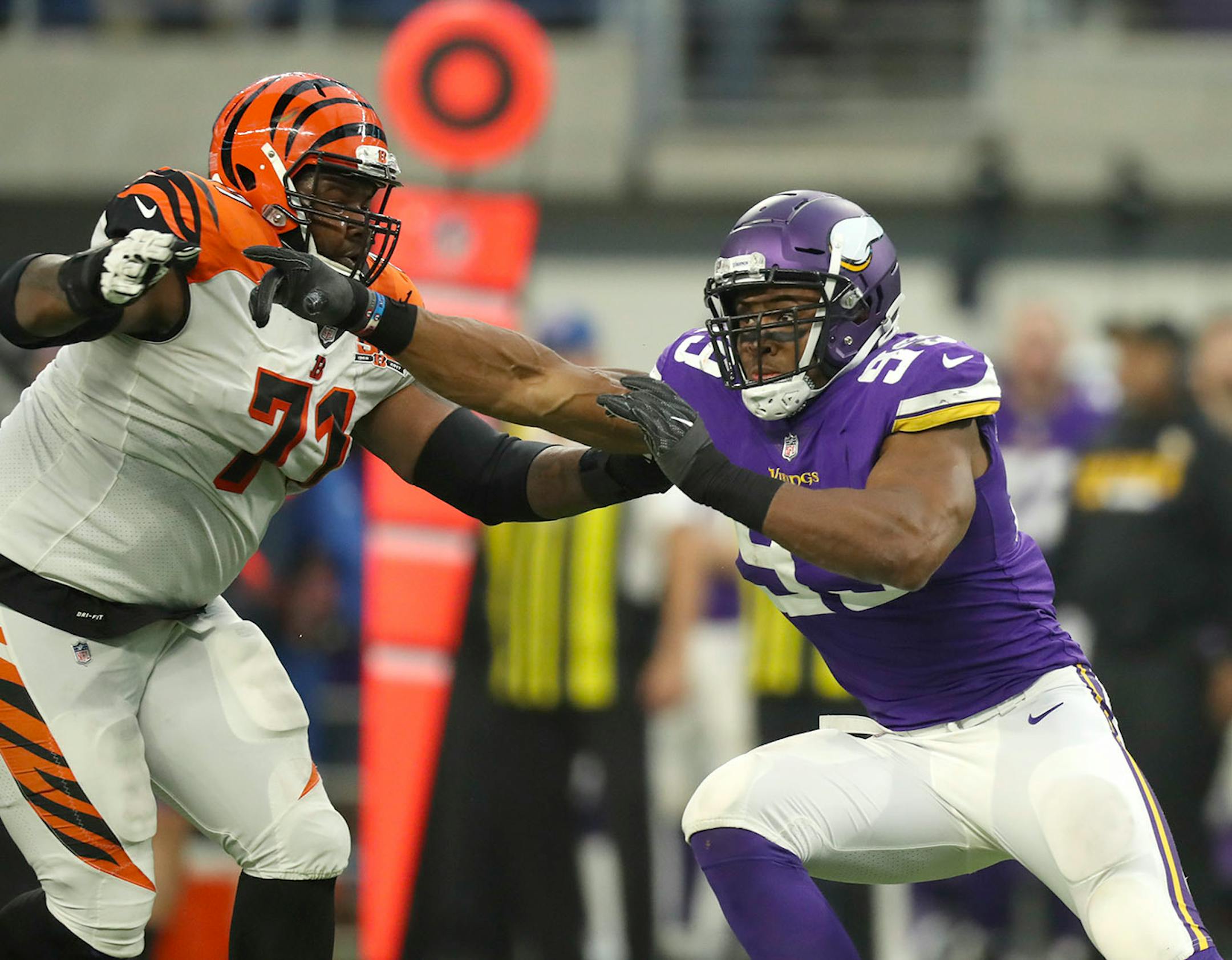Minnesota Vikings defensive end Danielle Hunter (99) tried to outflank Cincinnati offensive tackle Andre Smith (71) as he pressured Bengals quarterback AJ McCarron in the fourth quarter.