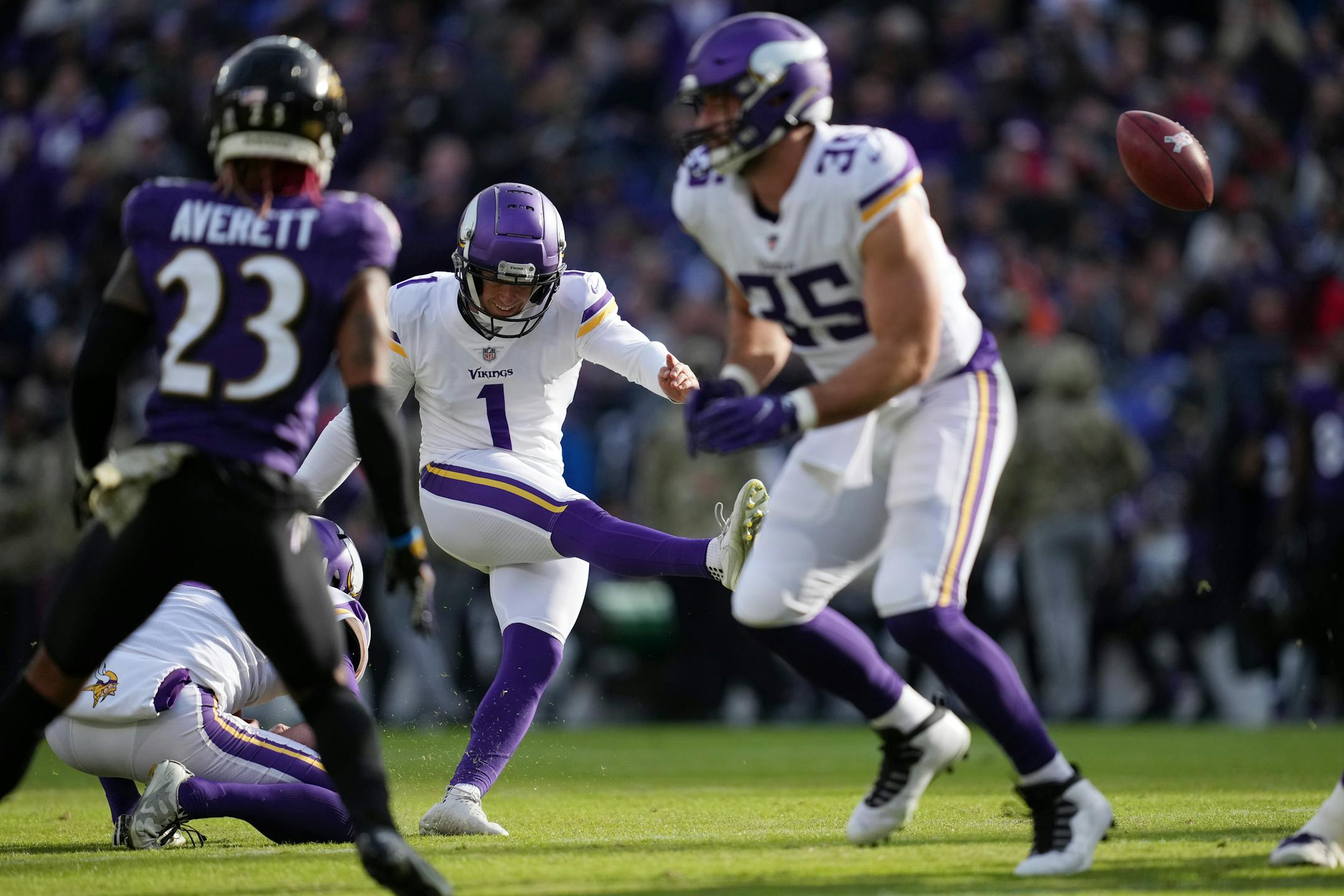 Vikings kicker Greg Joseph (1) kicked a field goal in the second quarter.