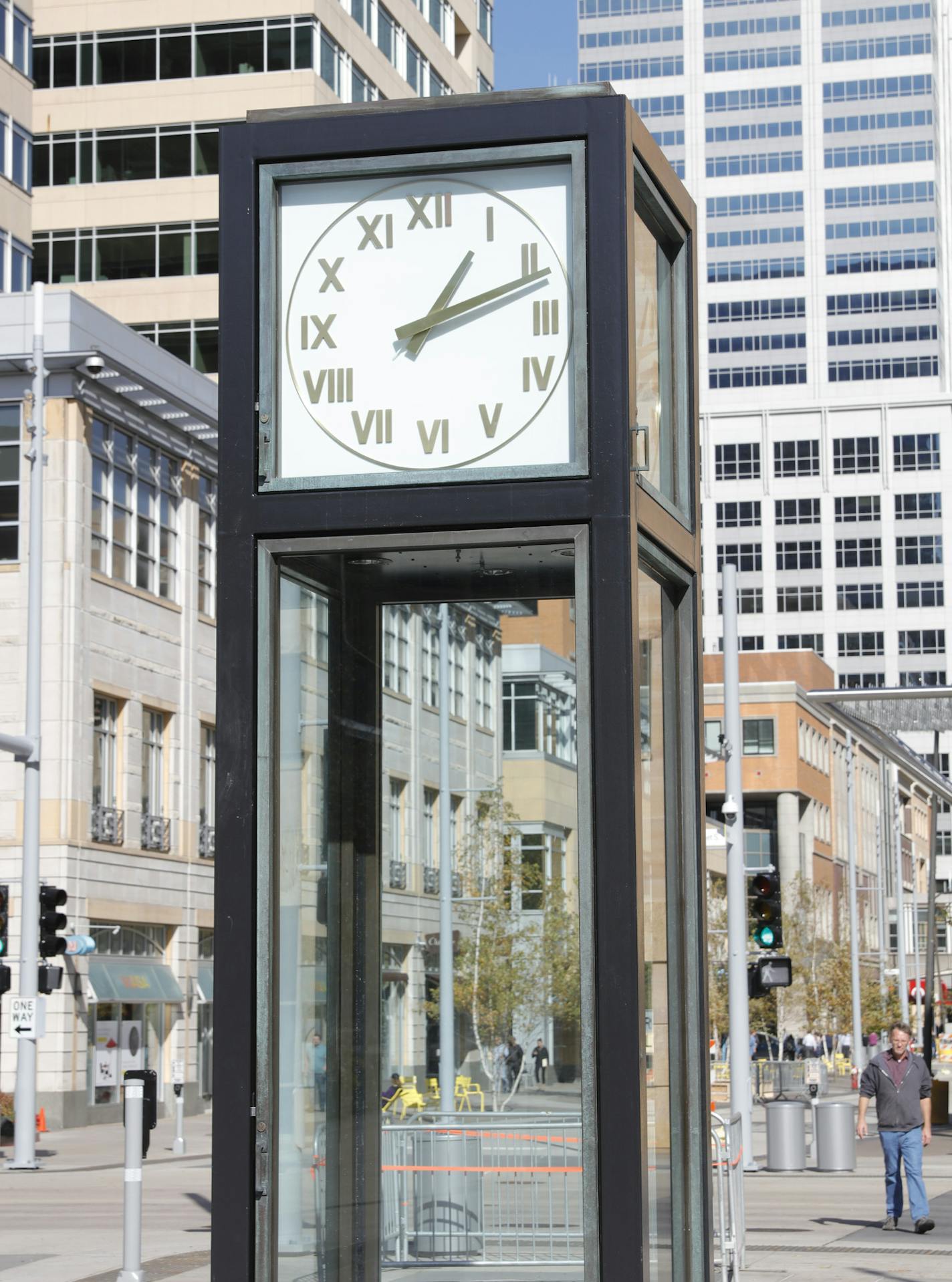 1004775466 - A rundown on the new Nicollet Mall, focusing on design elements, artwork, plantings and other details, in a graphic story form. [ The Star Tribune 2017 Star Tribune Photos By Tom Wallace