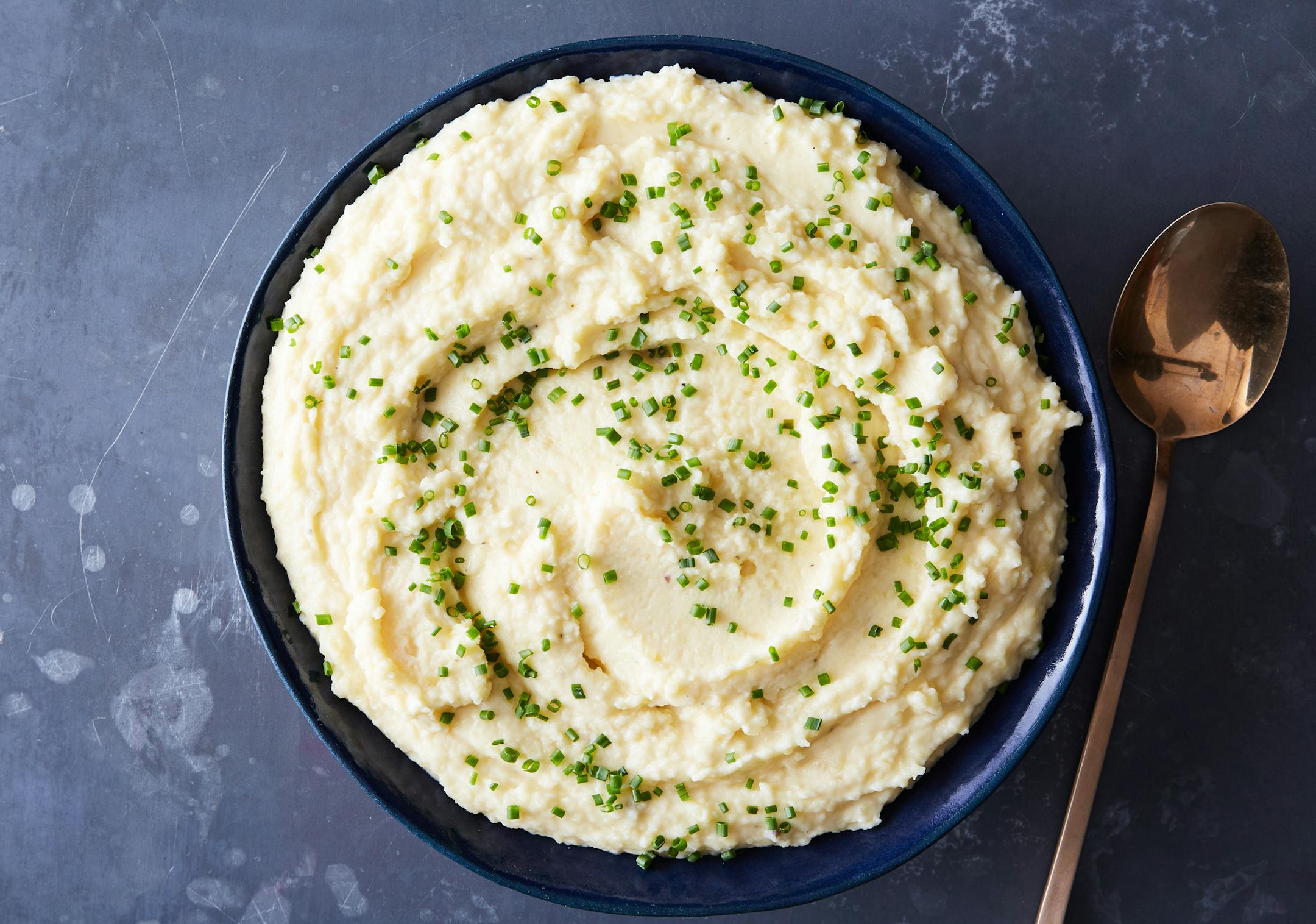 Mashed potatoes — full of Cheddar, Parmesan and sour cream — cooked with a sous-vide machine, in New York, Nov. 4, 2019. The kitchen tool can make preparing a Thanksgiving meal much easier, whether you're stressing over the turkey or looking for a way to cook and reheat potatoes. Food Stylist: Barrett Washburne. (Linda Xiao/The New York Times) ORG XMIT: XNYT102