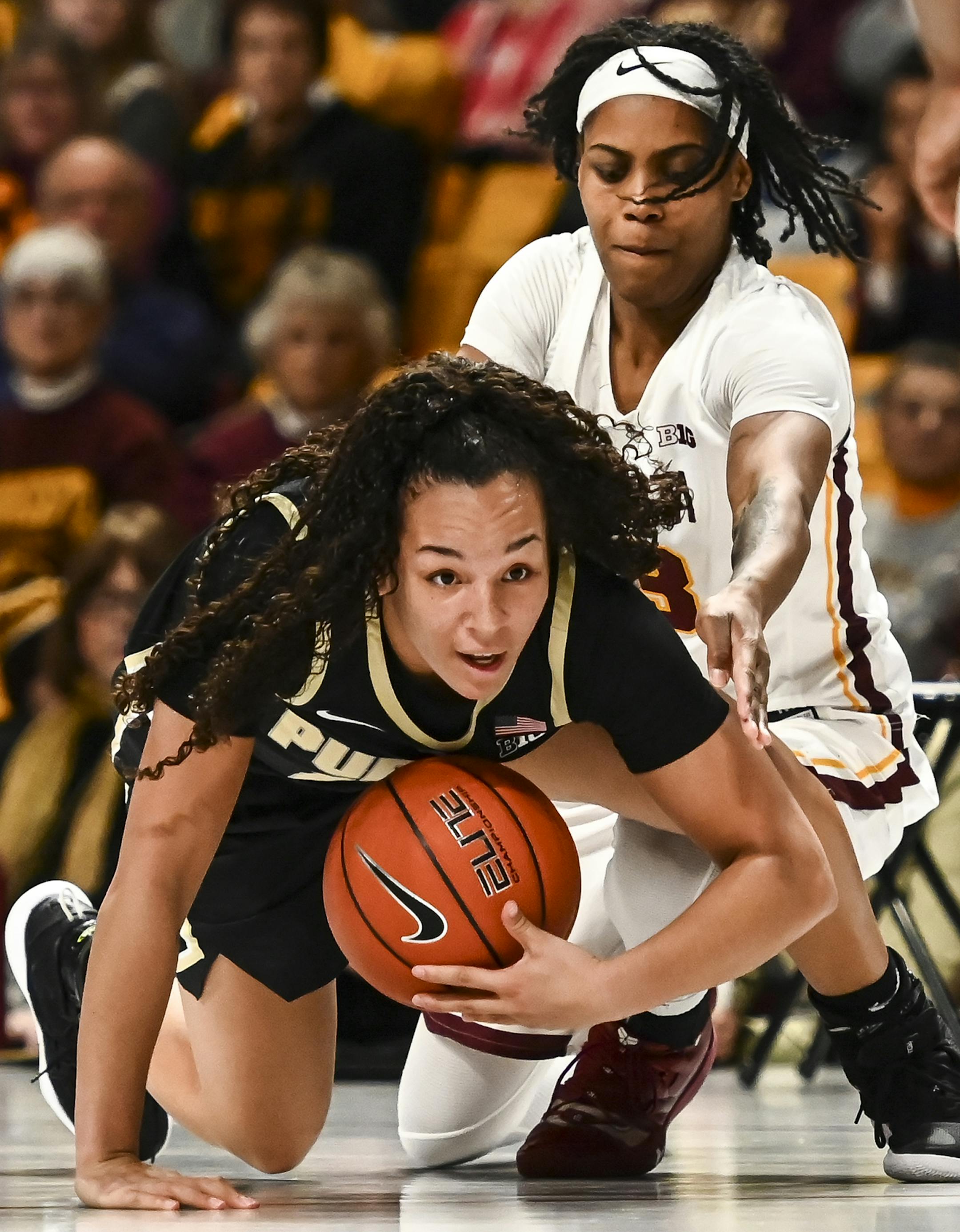 Minnesota Golden Gophers guard Kenisha Bell (23) and Purdue Boilermakers guard Kayana Traylor (23) battled for a loose ball late in the second half Thursday. ] Aaron Lavinsky &#xa5; aaron.lavinsky@startribune.com The University of Minnesota Golden Gophers women's basketball team played the Purdue Boilermakers Thursday, Jan. 24, 2019 at Williams Arena in Minneapolis, Minn.