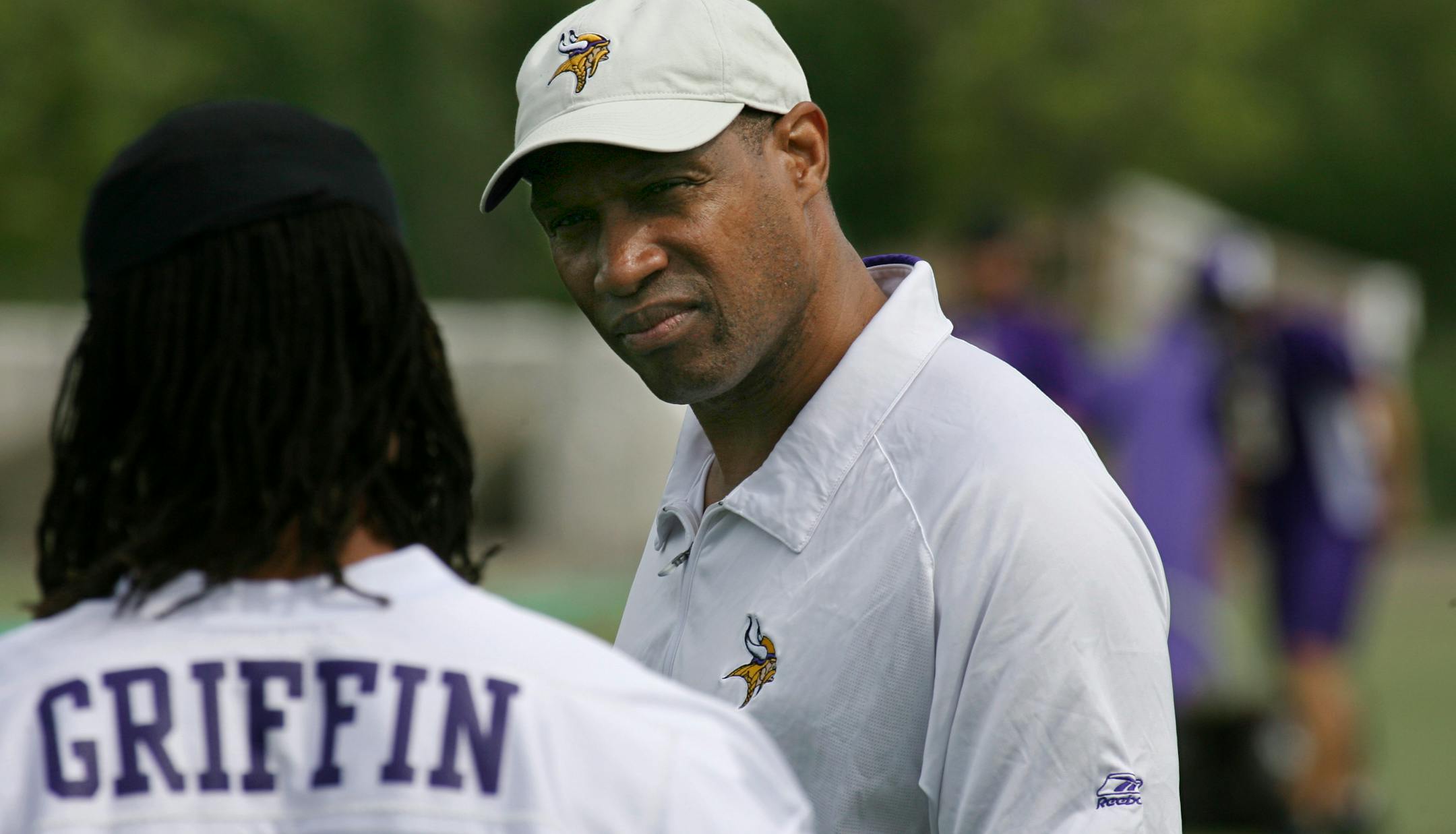 Vikings defensive coordinator Leslie Frazier