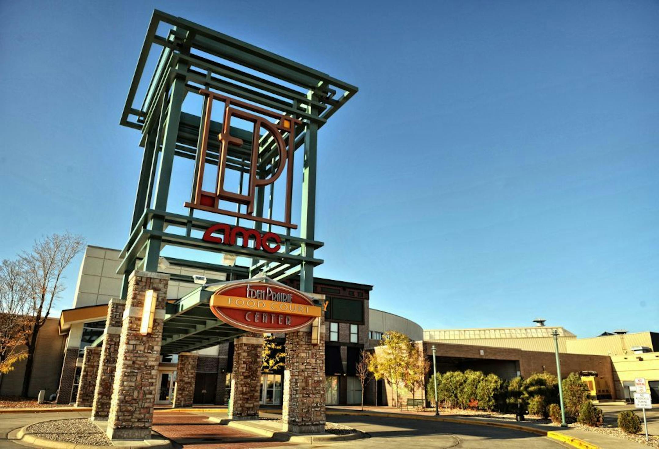 GLEN STUBBE ¥ gstubbe@startribune.com -- Tuesday, October 27, 2009 -- Eden Prairie, Minn. -- Exterior of Eden Prairie Center which received an unfavorable tax assessment.