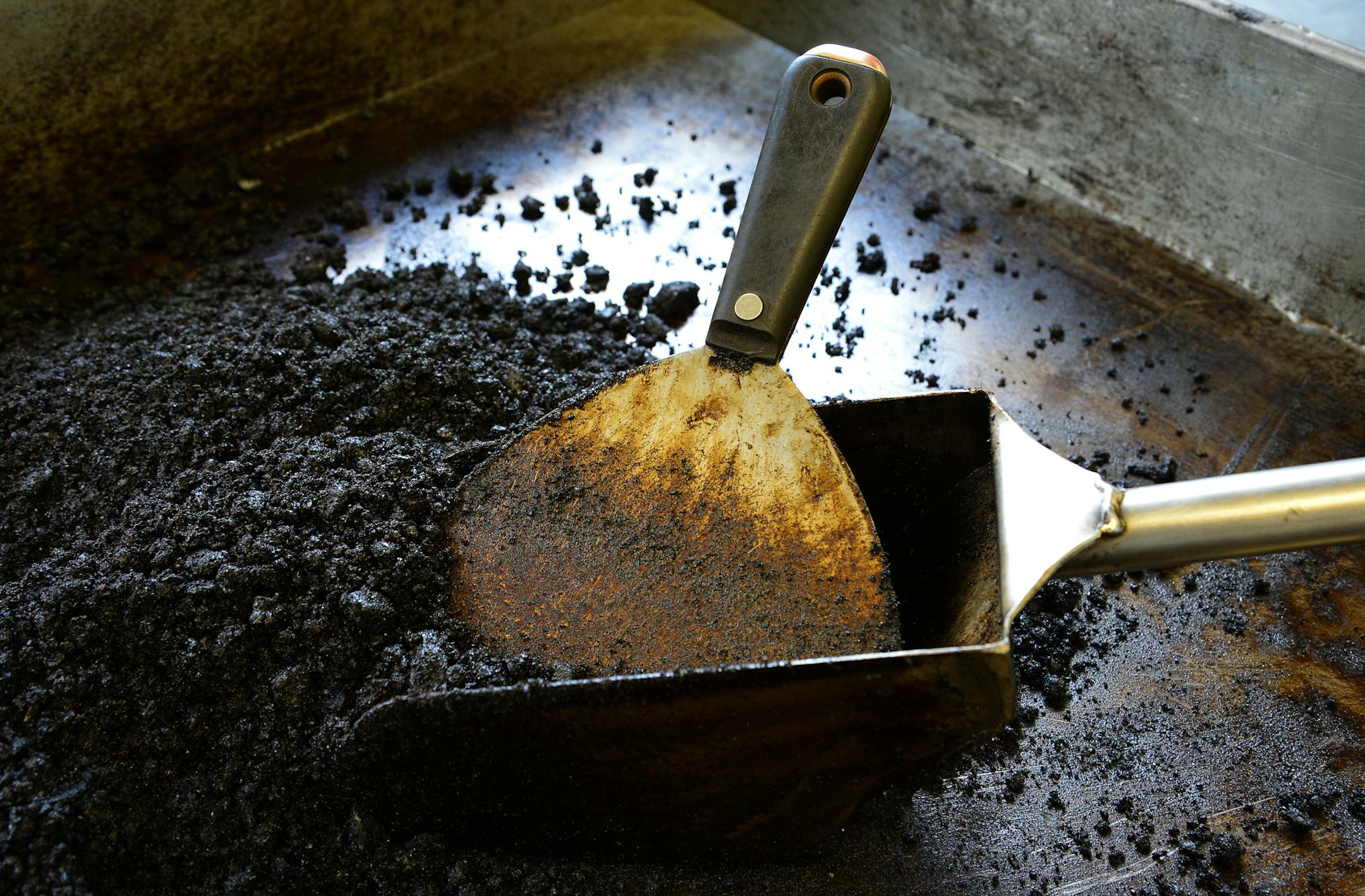 Commercial Asphalt's Maple Grove plant, which produces much of the asphalt used in Minneapolis road repairs is running at full capacity during the peak of asphalt road repair season. This is a test sample of the current asphalt being produced.] .Richard.Sennott@startribune.com Richard Sennott/Star Tribune Maple Grove Minn.Friday 5/30/2014) ** (cq)