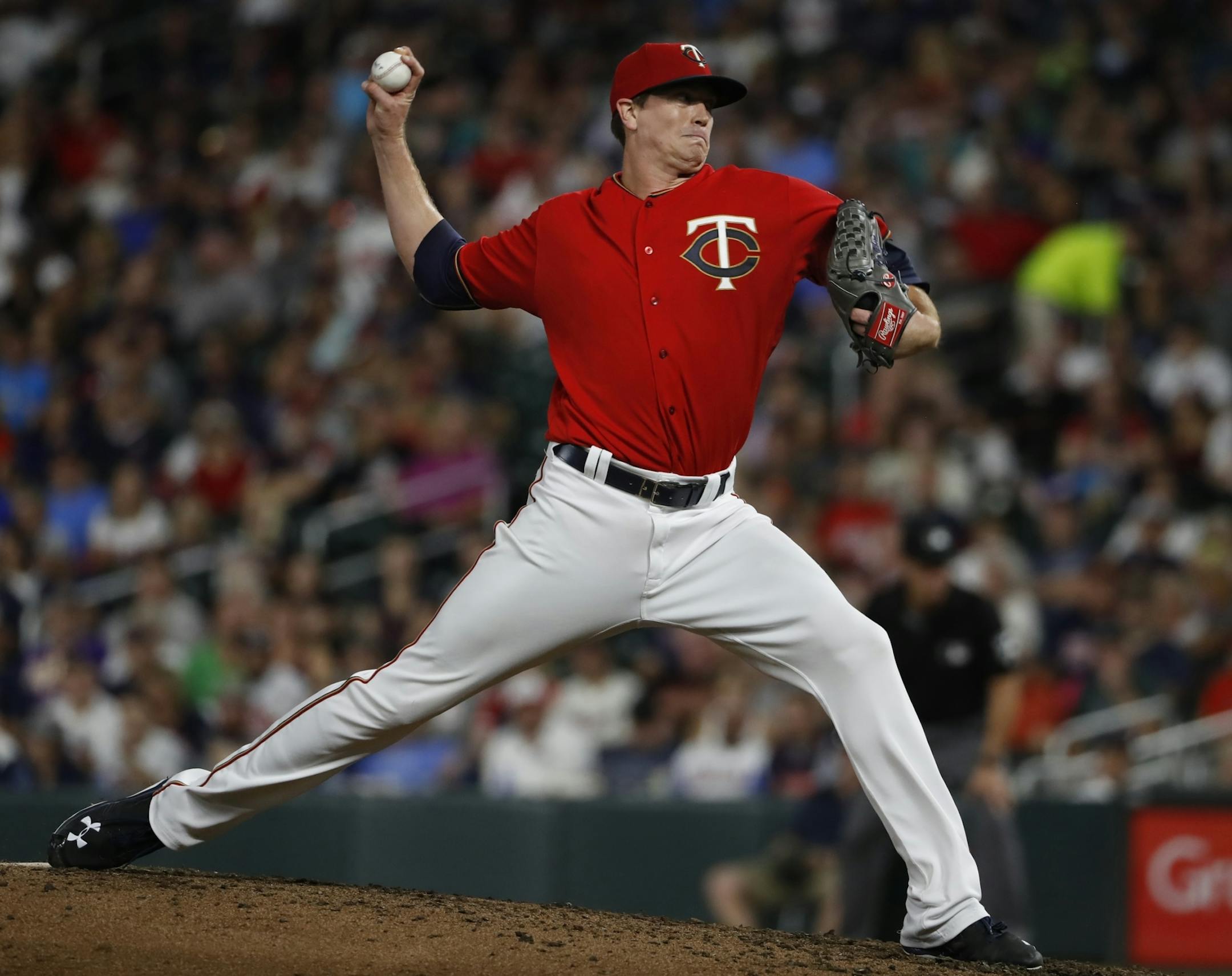 Kyle Gibson(44) pitched 6 shutout innings.