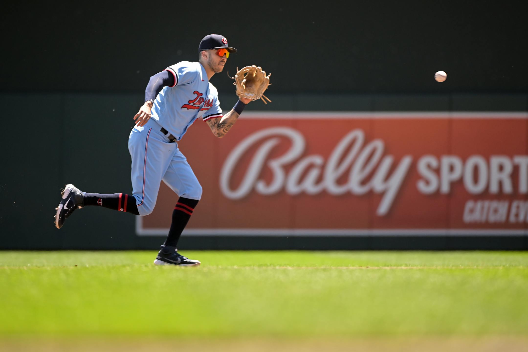 Minnesota Twins shortstop Carlos Correa (4) fields a ground ball hit by Cleveland Guardians second baseman Andres Gimenez (0) in the top of the second inning Thursday, June 23, 2022 at Target Field in Minneapolis, Minn.. ] Aaron Lavinsky • aaron.lavinsky@startribune.com