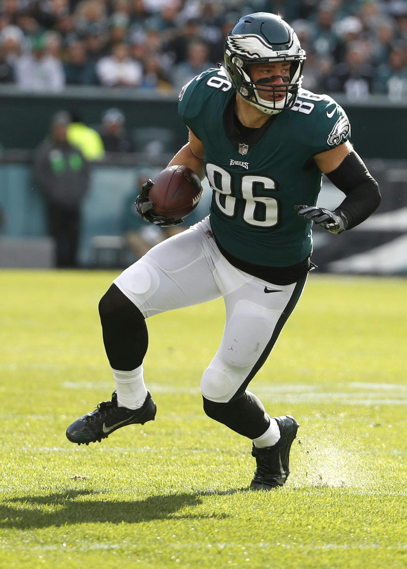 Philadelphia Eagles' Zach Ertz in action during the first half of an NFL football game against the Chicago Bears, Sunday, Nov. 26, 2017, in Philadelphia. (AP Photo/Chris Szagola) ORG XMIT: _T3I3935