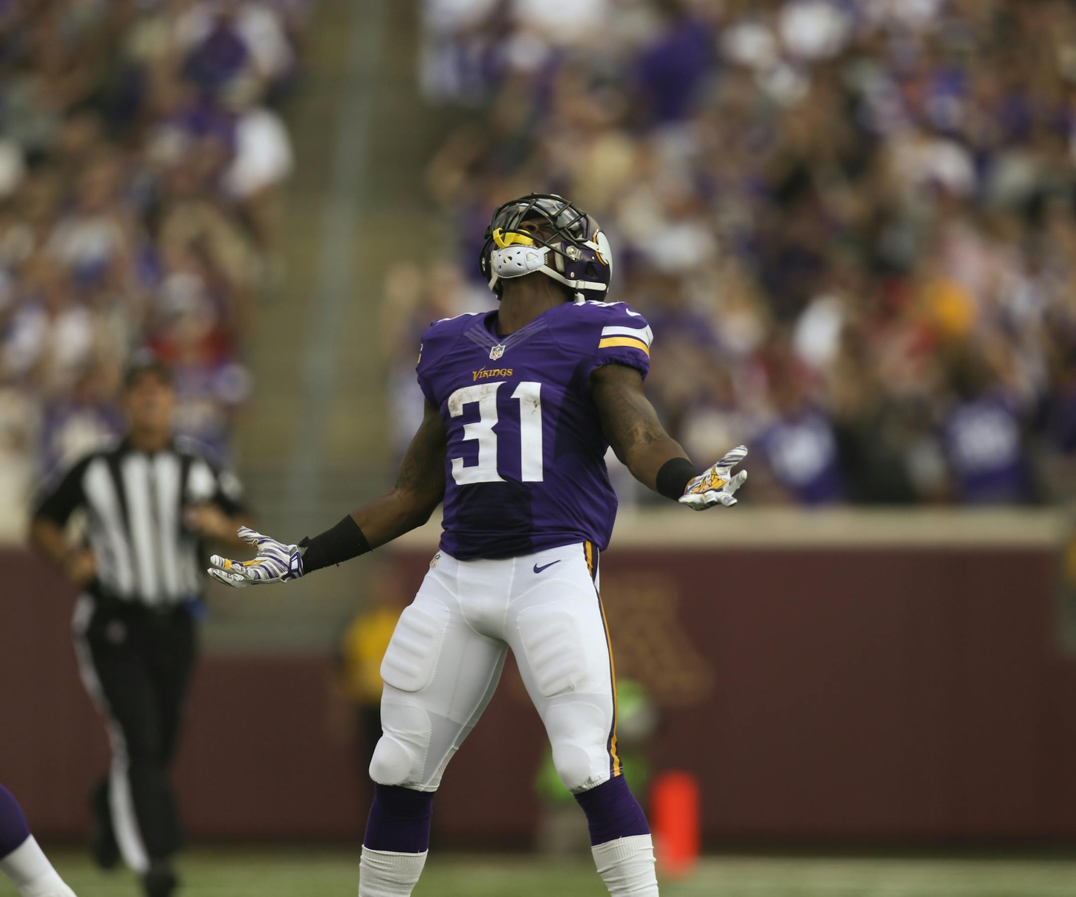 Minnesota Vikings running back Jerick McKinnon (31) exalted after his 55 yard gain early in the 2nd quarter Sunday afternoon at TCF Bank Stadium.