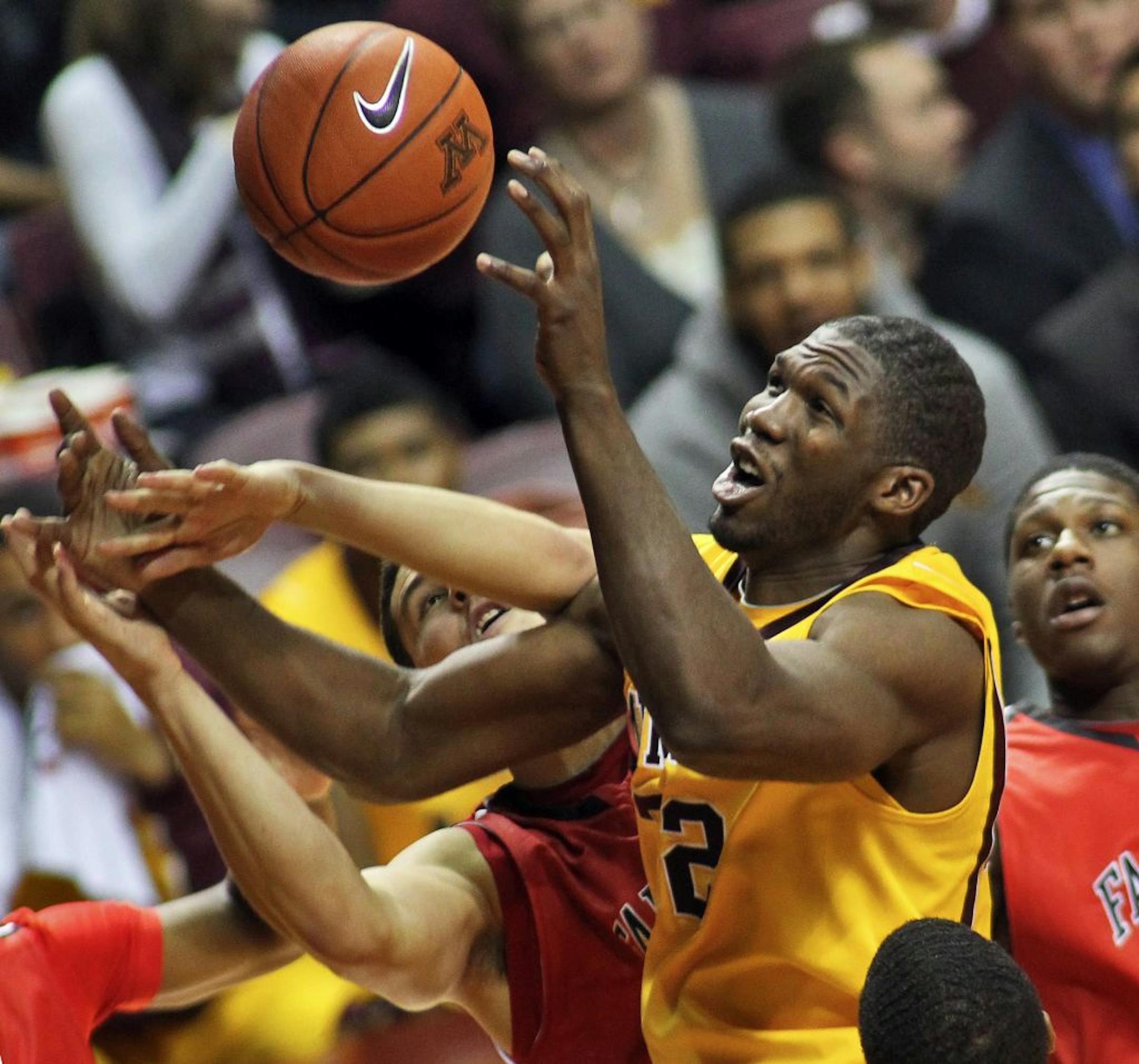 UM Gophers vs. Fairfield basketball. Minnesota's Trevor Mbakwe was the primary Gophers offensive force in the game.