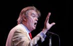 Garrison Keillor sings with the audience during the encore.